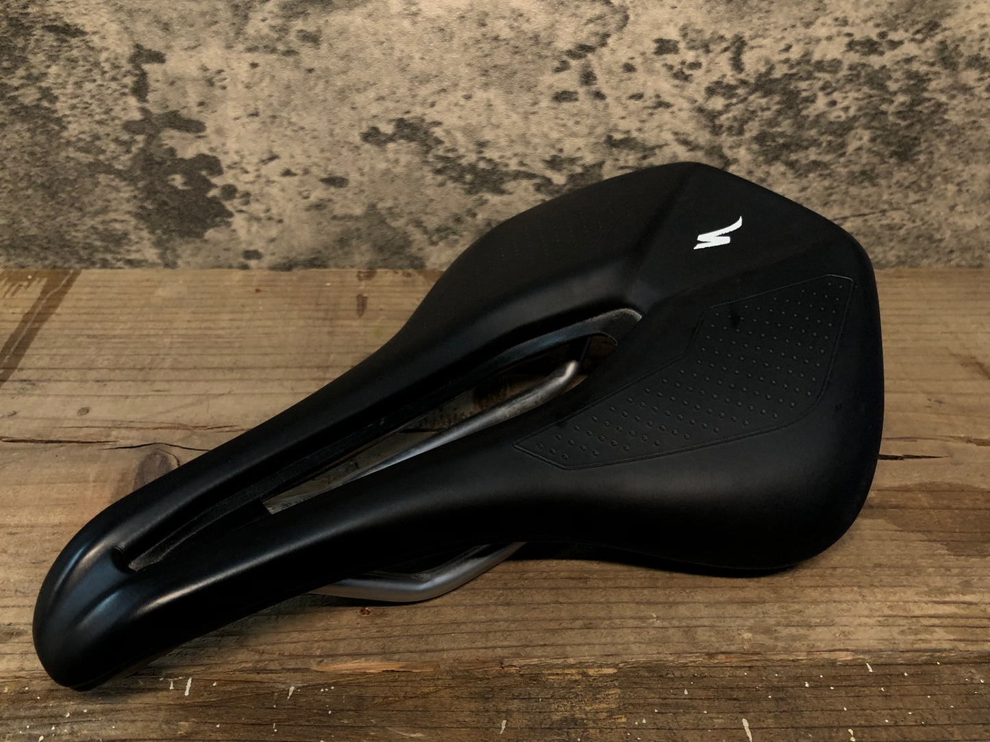 IN637 スペシャライズド SPECIALIZED POWER EXPERT サドル 黒 HOLLOW Ti レール 155mm ※座面裏にヒビあり