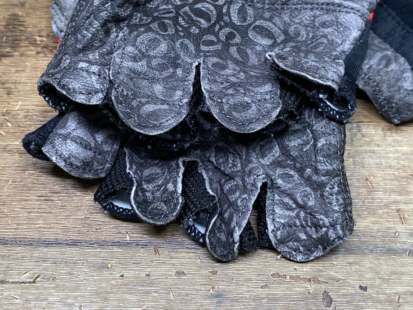 IZ541 パールイズミ PEARL iZUMi 指切り グローブ 黒 黄 L