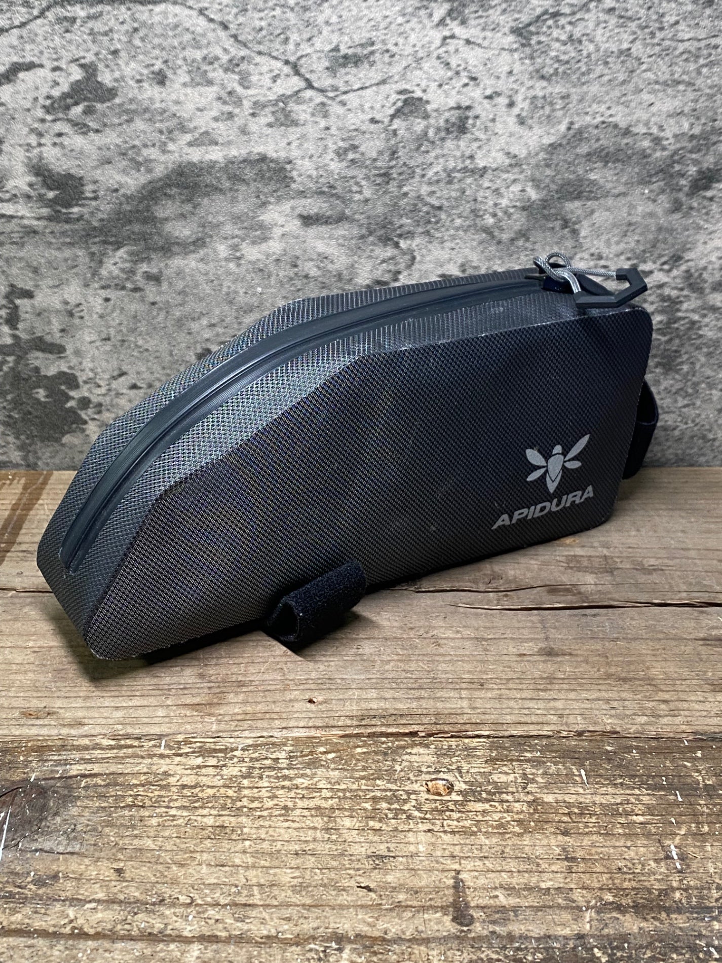 IR881 アピデュラ APIDURA EXPEDITION TOP TUBE PACK トップチューブバッグ 1L グレー