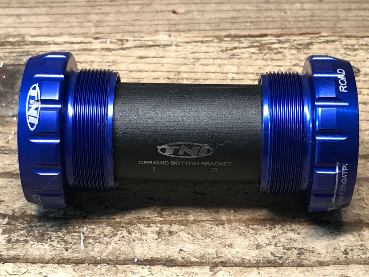 JD066 TNi External CERAMIC BOTTOM BRACKET ボトムブラケット 青 黒 BSA/JIS Φ24