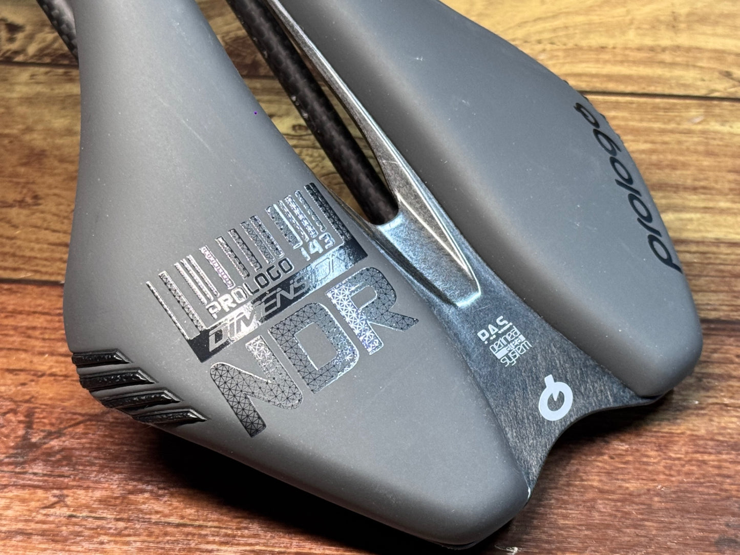 IN847 プロロゴ PROLOGO ディメンション Dimension NDR サドル 黒 カーボンレール 143mm幅