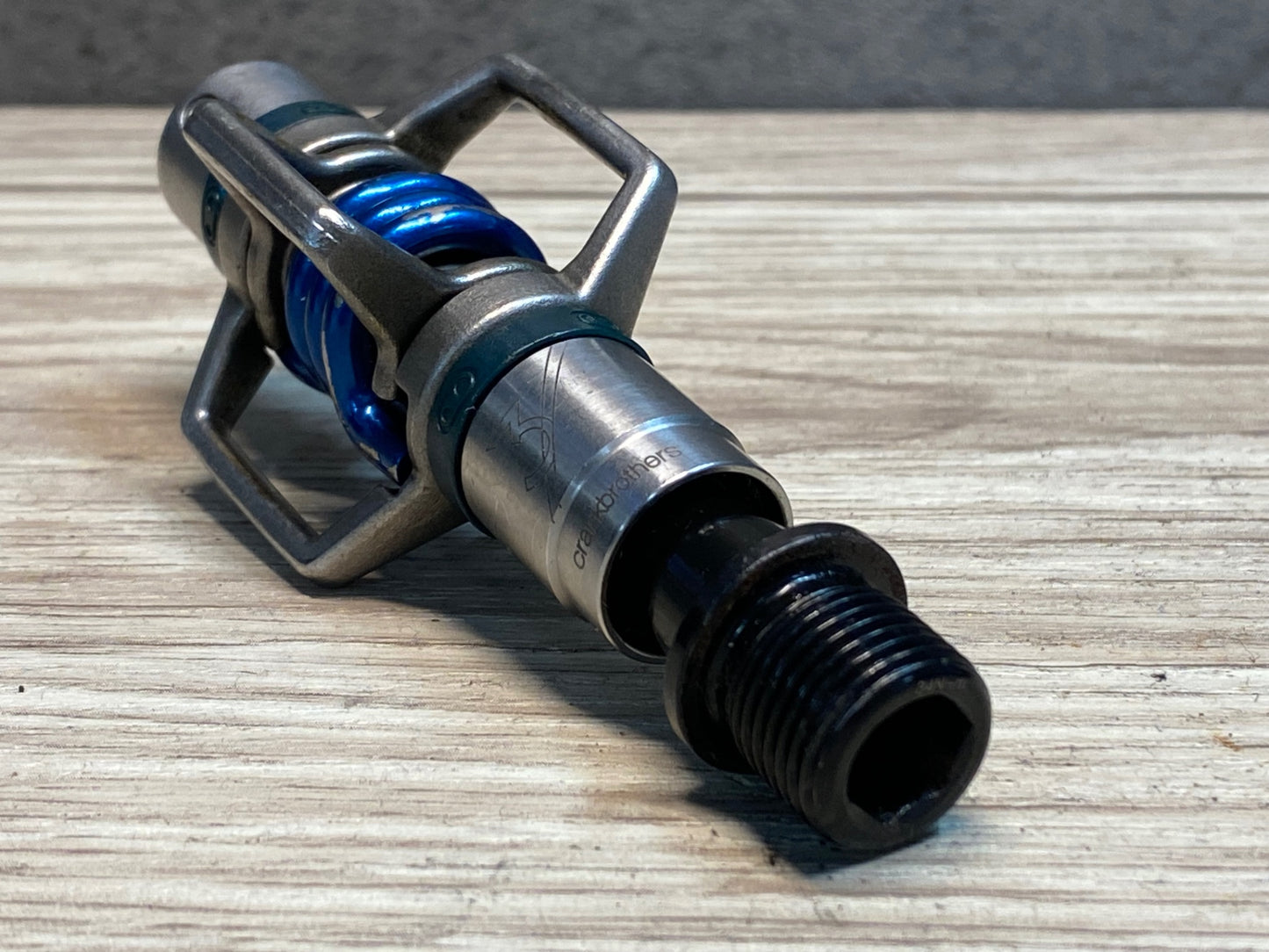 IT837 クランクブラザーズ crankbrothers egg beater 3 ビンディングぺダル 青 ※カラーリング破損