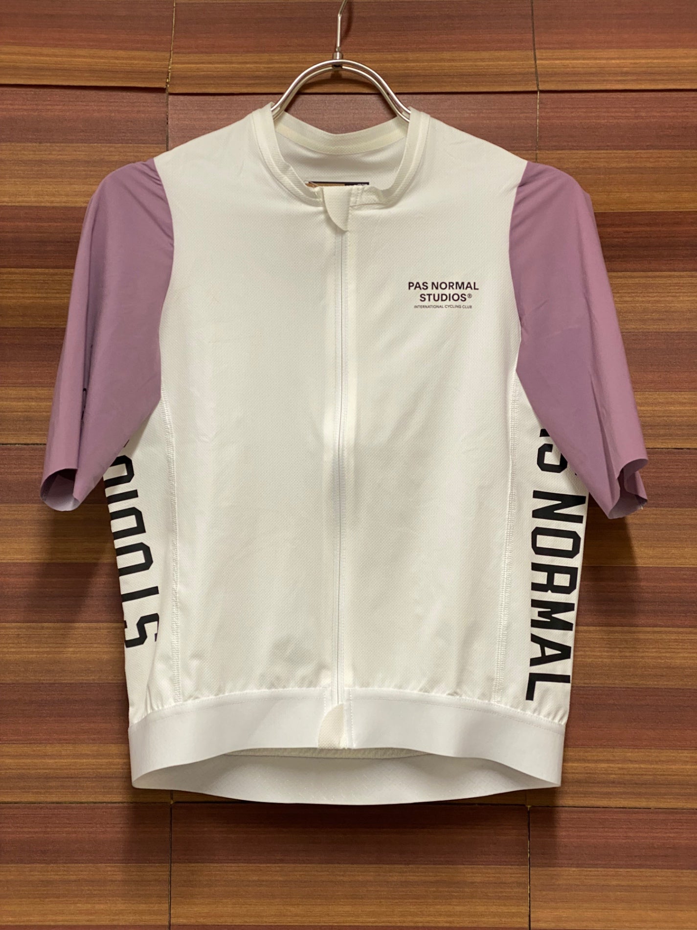 IU942 パスノーマルスタジオ PAS NORMAL STUDIOS SOLITUDE 半袖 サイクルジャージ 白 パープル S