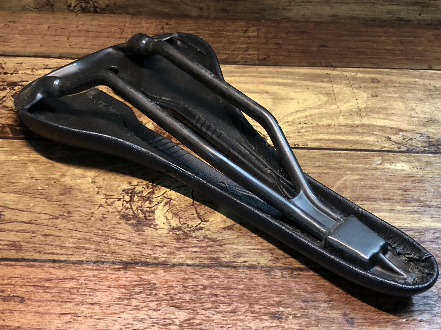 IM956 TNI ブラックフェザー BLACK FEATHER サドル カーボンレール 黒