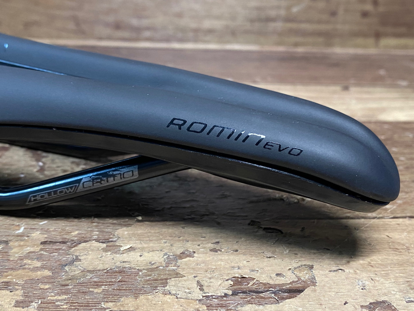 II912 スペシャライズド SPECIALIZED ROMIN EVO COMP GEL サドル 黒 HOLLOW CR-MO レール 143mm