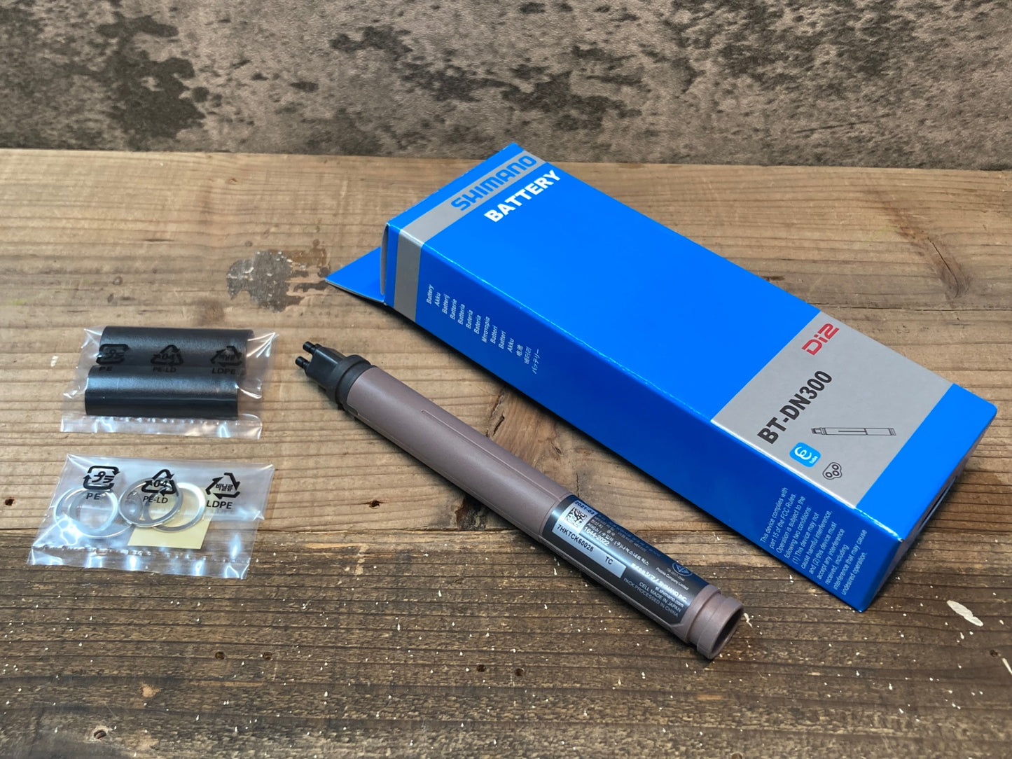 IQ114 シマノ SHIMANO BT-DN300 ビルトイン バッテリー 3ポート Di2 電動 動作確認済