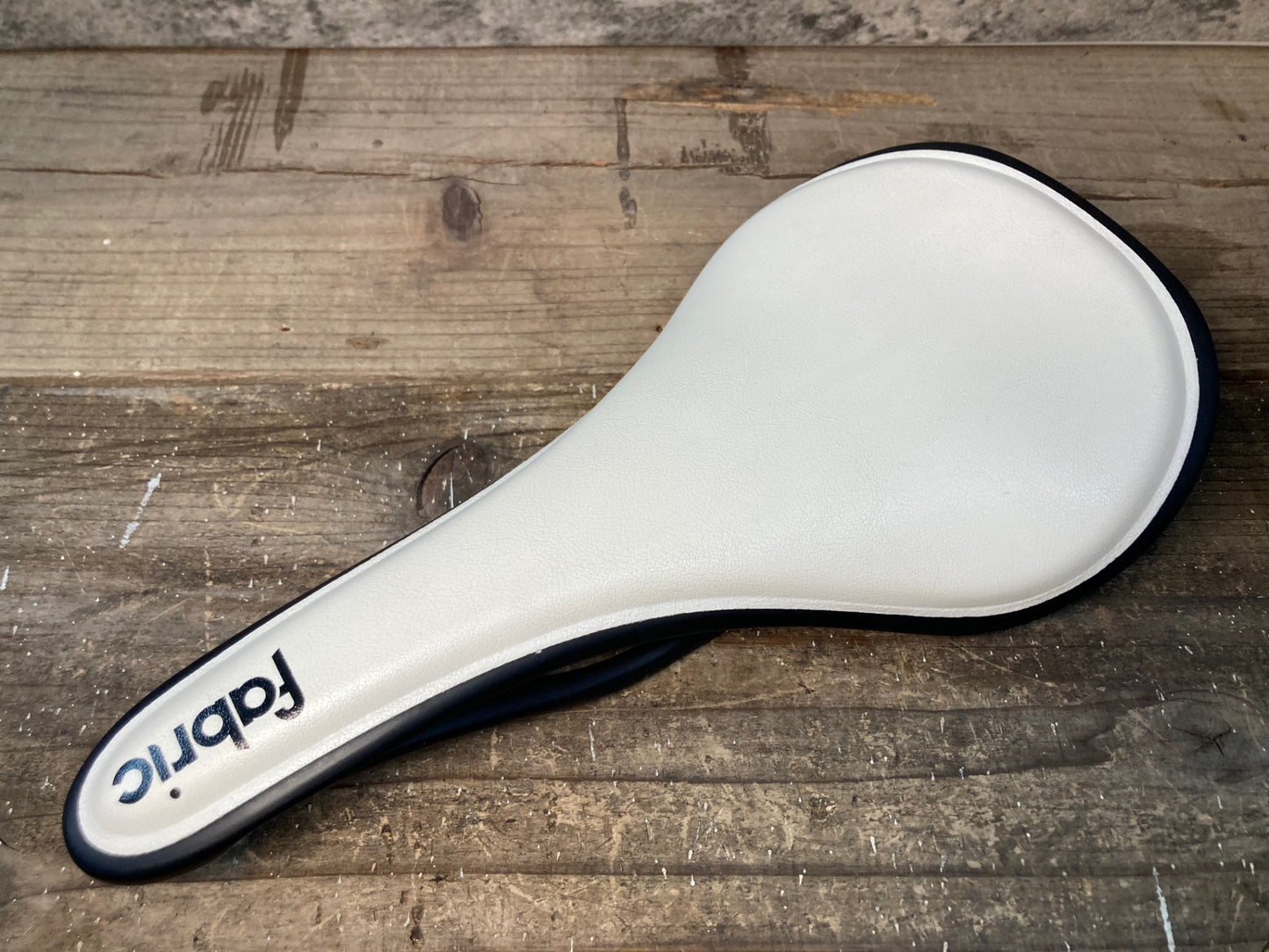 IT157 ファブリック FABRIC ALM ULTIMATE SHALLOW カーボンレール サドル