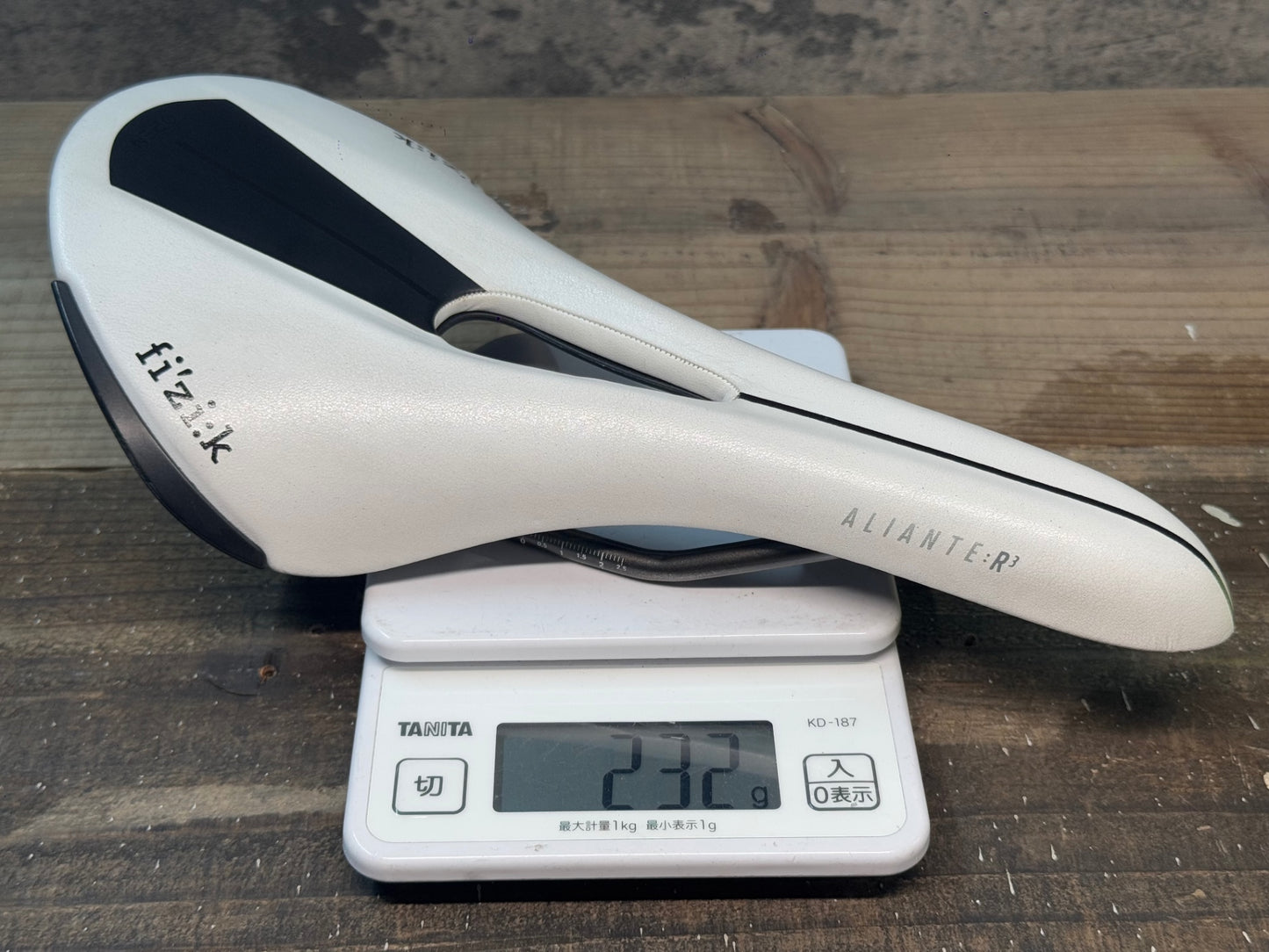 IK775 フィジーク fizik ALIANTE R3 REGULAR kiumレール サドル 白