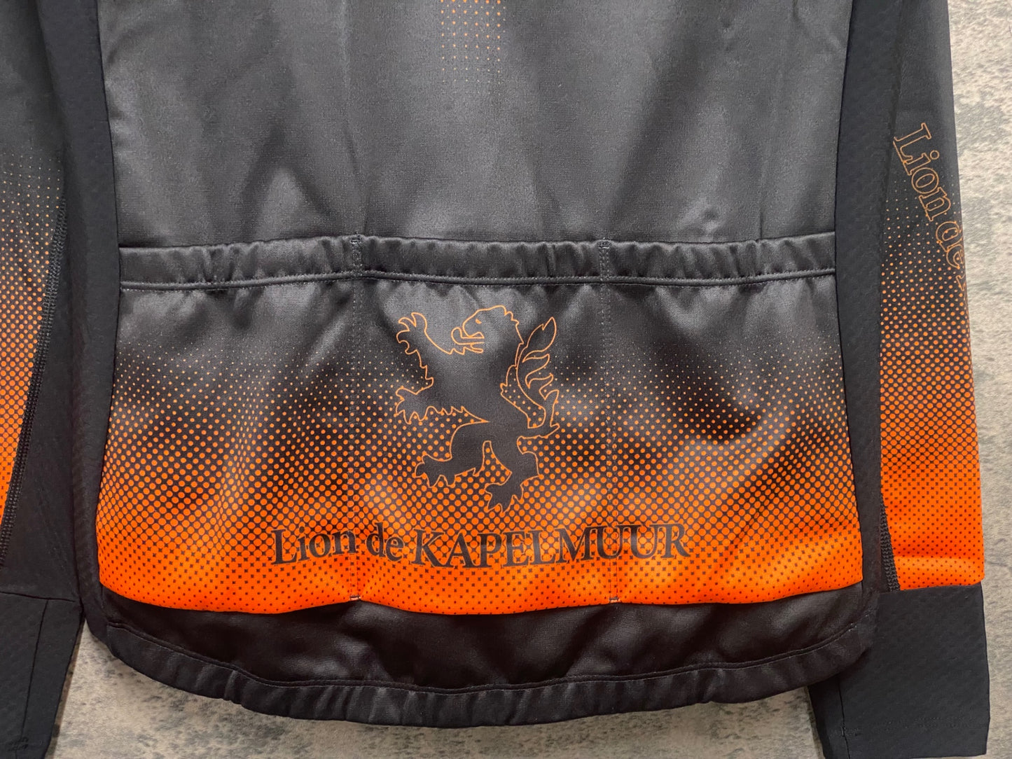 IZ915 リオンドカペルミュール Lion de KAPELMUUR 長袖 サイクルジャージ 黒 オレンジ S 裏起毛