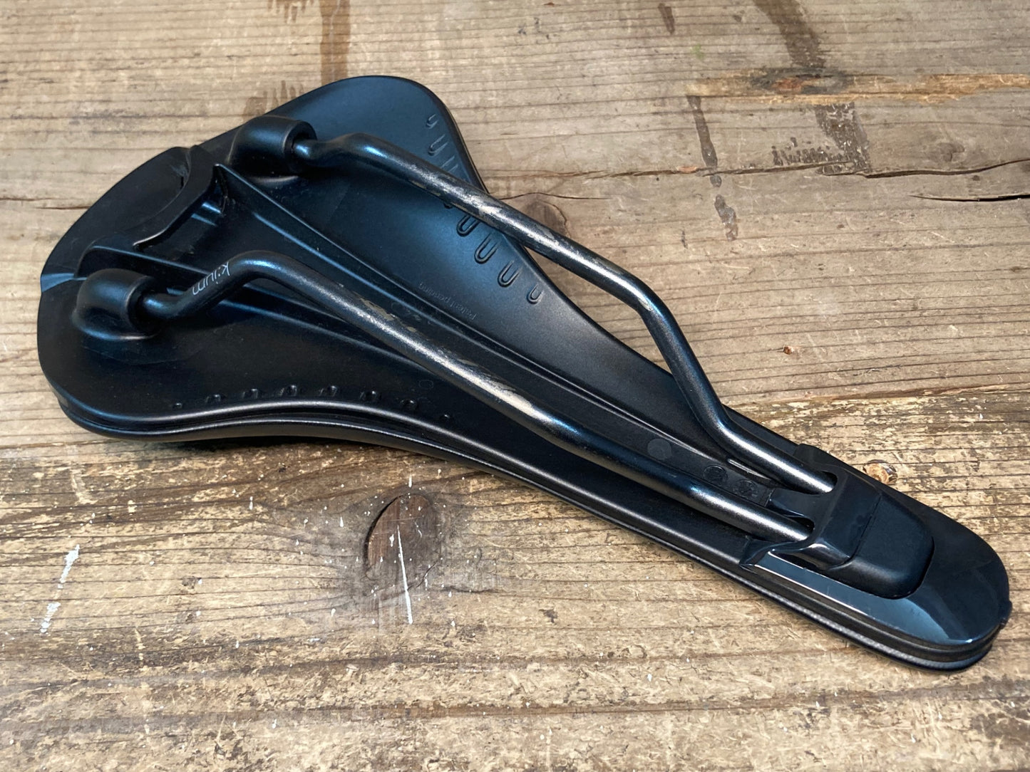 IY465 フィジーク fizik ANTARES VERSUS EVO R3 サドル 139mm kiumレール ※プレート欠品