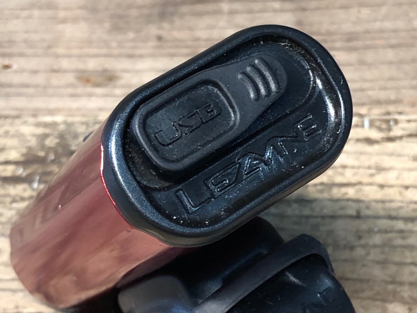 JA408 レザイン LEZYNE 700XL フロントライト 赤 点灯確認済み