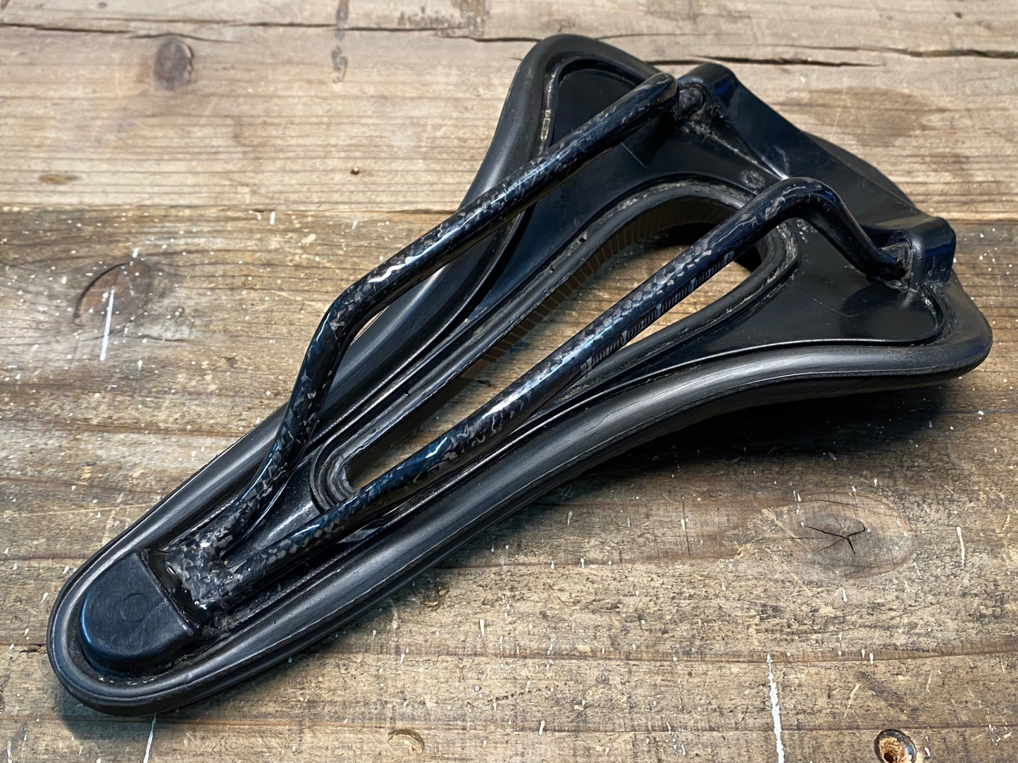 IR118 TNI ETPU サドル カーボンレール 黒