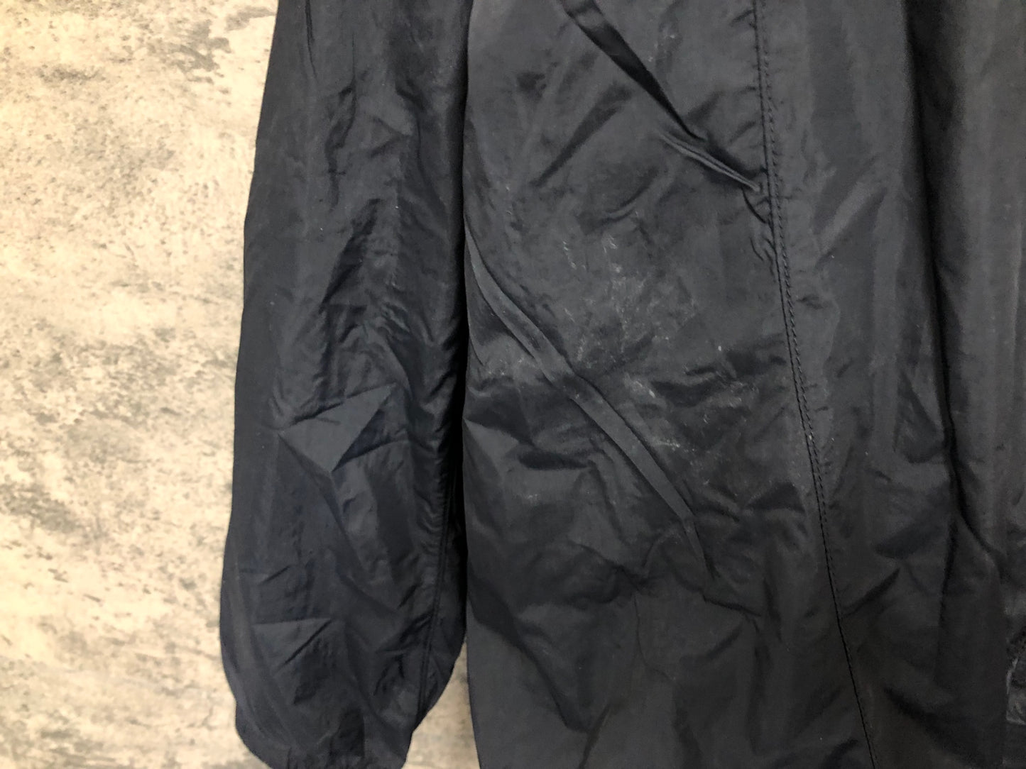 IZ923 モンベル mont-bell 長袖 ウィンドブレーカー 黒 L