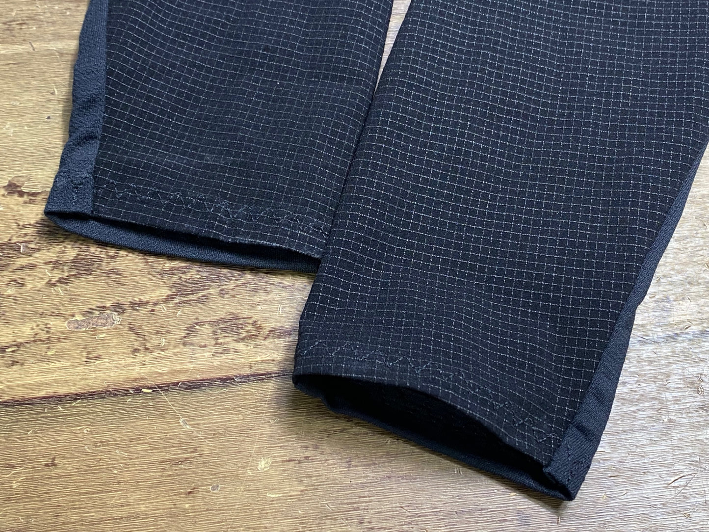 IY031 アソス Assos アームカバー 黒 ※サイズ不明