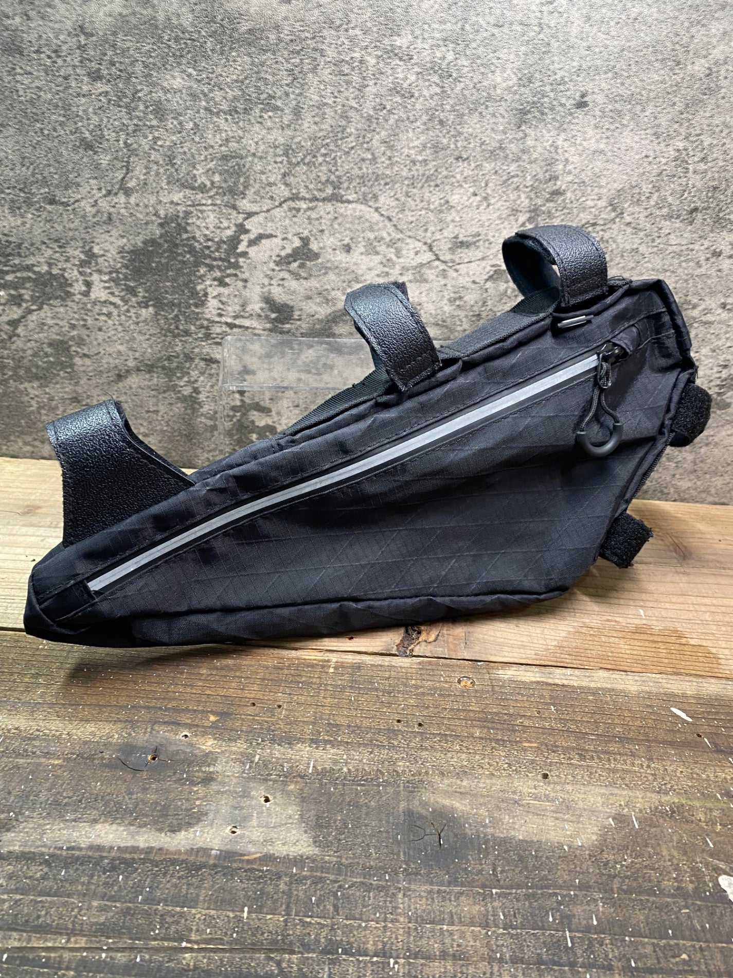 IO021 R250 フレームバッグ 黒