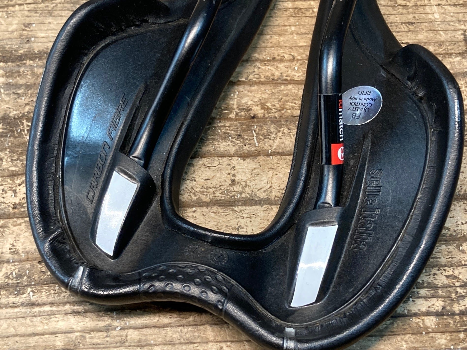 IY529 セライタリア selle italia SLR SUPERFLOW サドル 黒