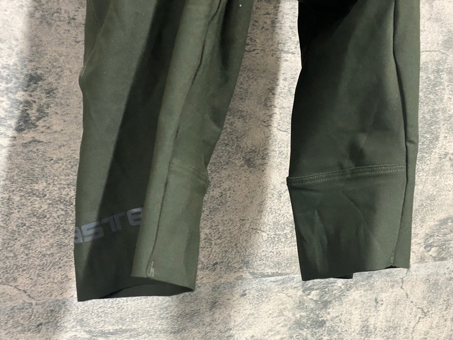 IZ178 カステリ CASTELLI ビブショーツ 深緑 M