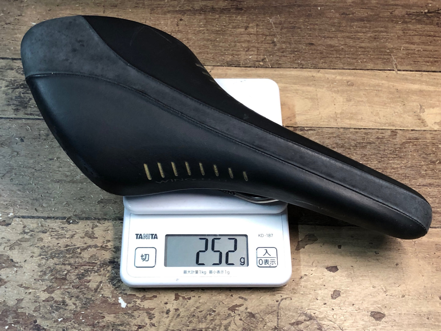 IM568 フィジーク fizik アリオネ ARIONE サドル 黒 TITANIO レール