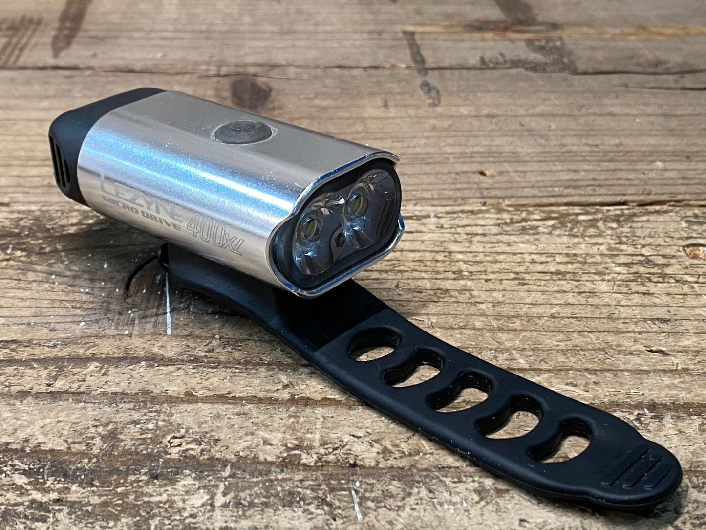 JB329 レザイン LEZYNE 400XL フロントライト シルバー 点灯確認済み