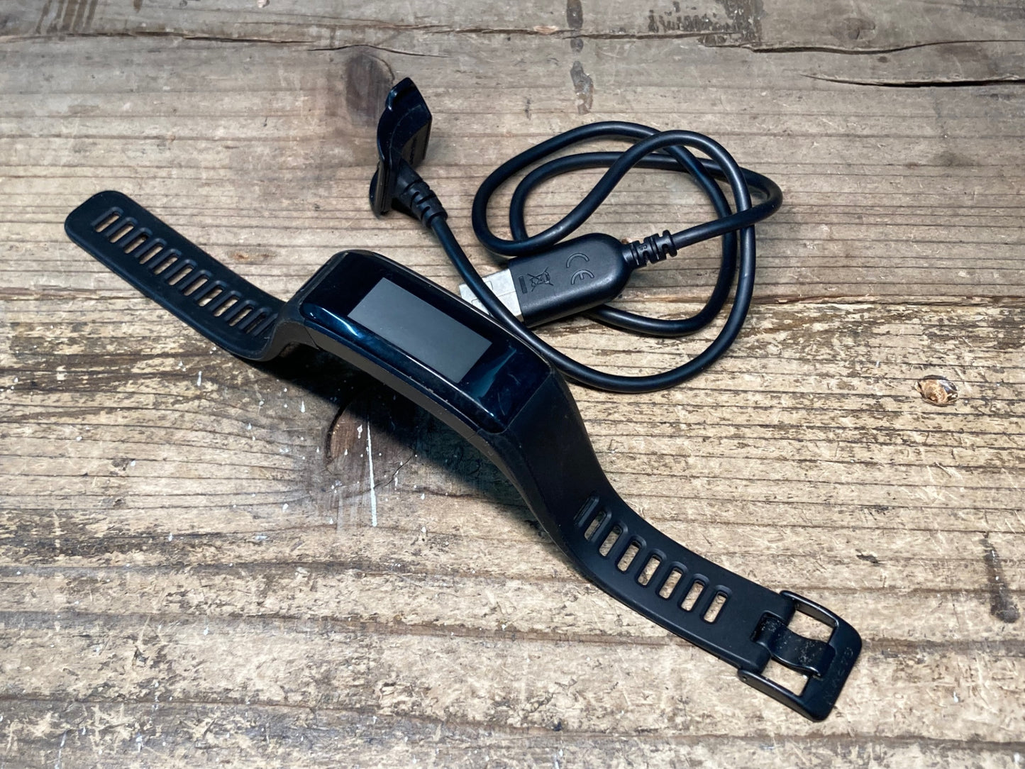 IB610 ガーミン GARMIN ヴィヴォ VIVOSMART HR スポーツウォッチ 動作確認済 Bluetooth smart ※充電接点不良の為ジャンク