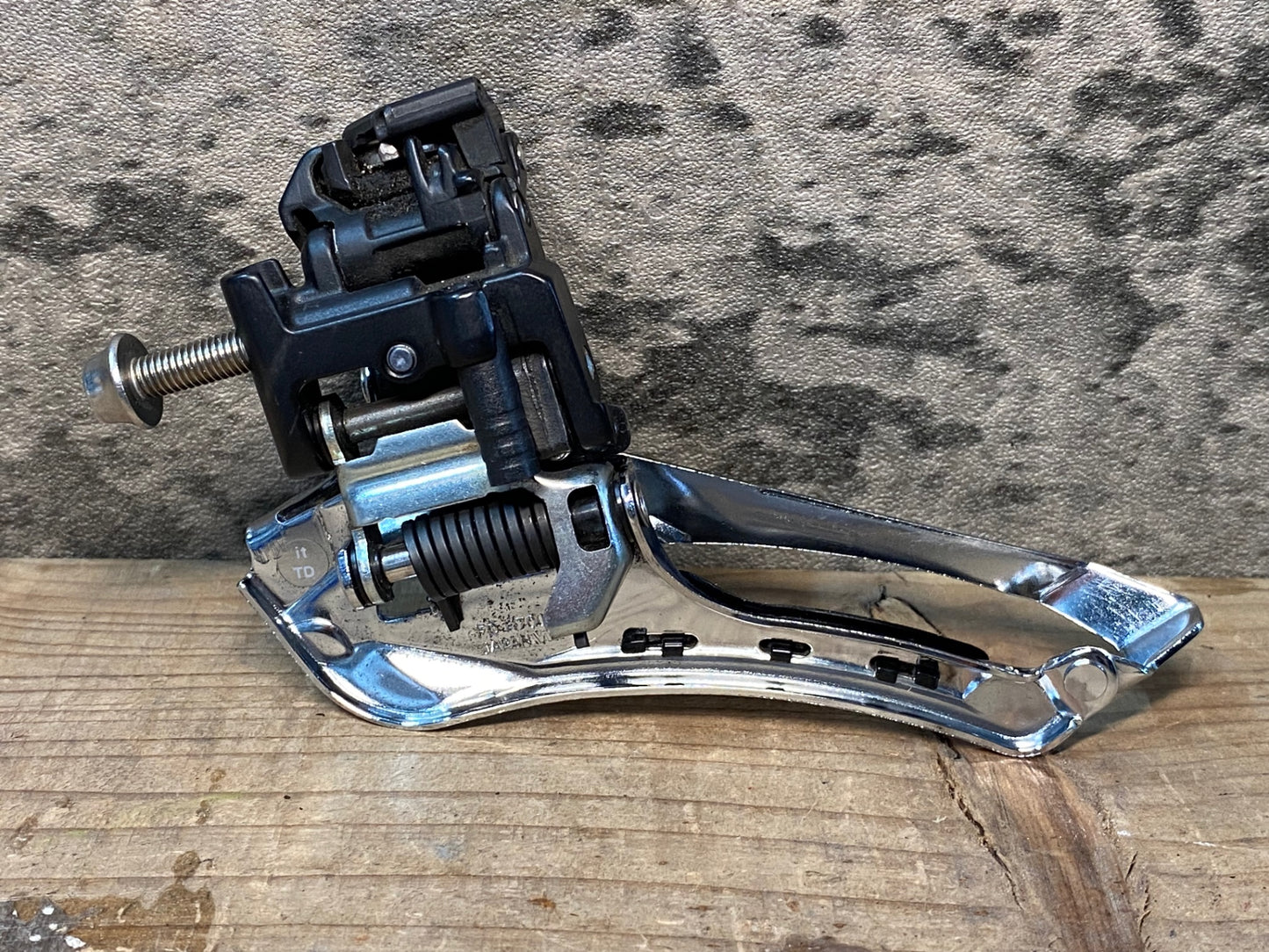 IU682 シマノ SHIMANO 105 FD-R7000 フロントディレイラー 2S 直付