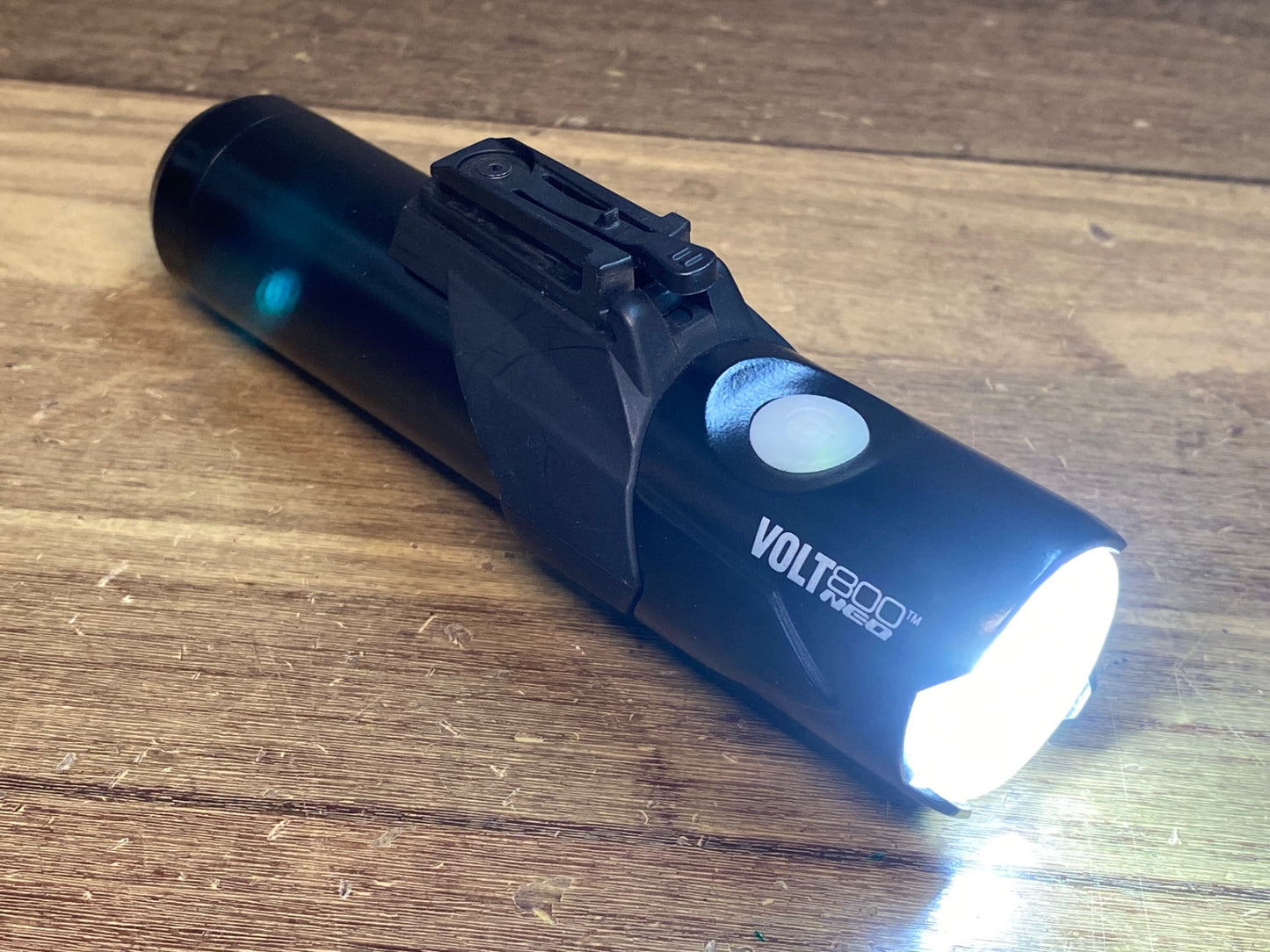 IV423 キャットアイ CATEYE ボルト VOLT800NEO フロントライト ※点灯確認済