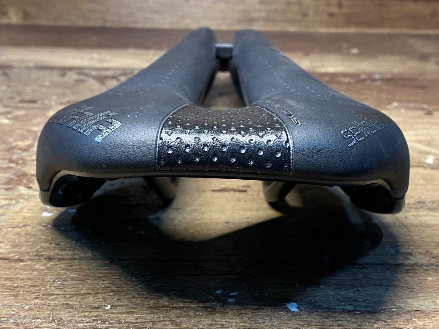 IC547 セライタリア selle italia ノヴァス novus SUPERFLOW サドル 黒 SMALL 134mm MANGANESEレール