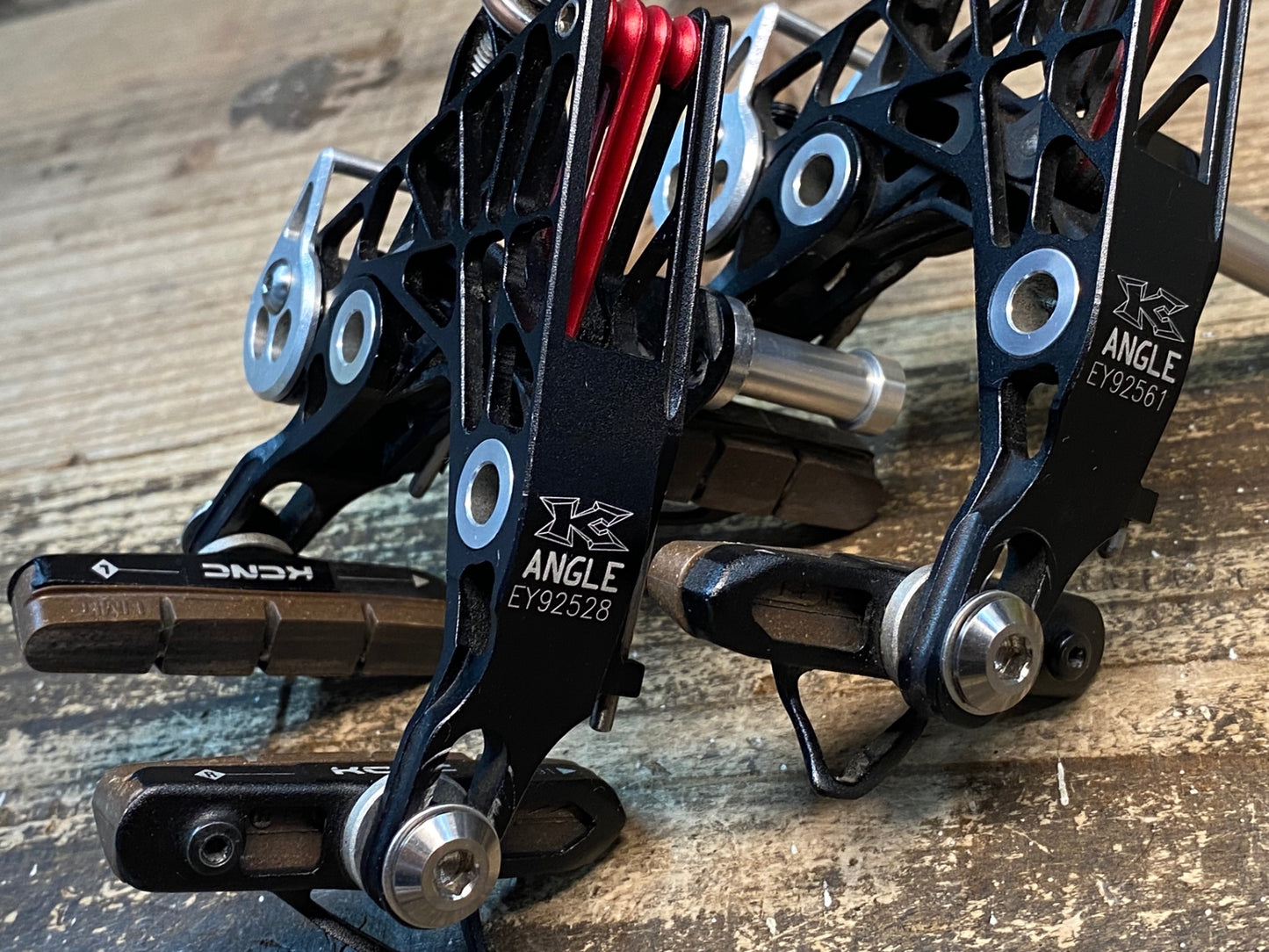 IS641 KCNC CB3 ANGLE キャリパーブレーキ 黒 前後セット