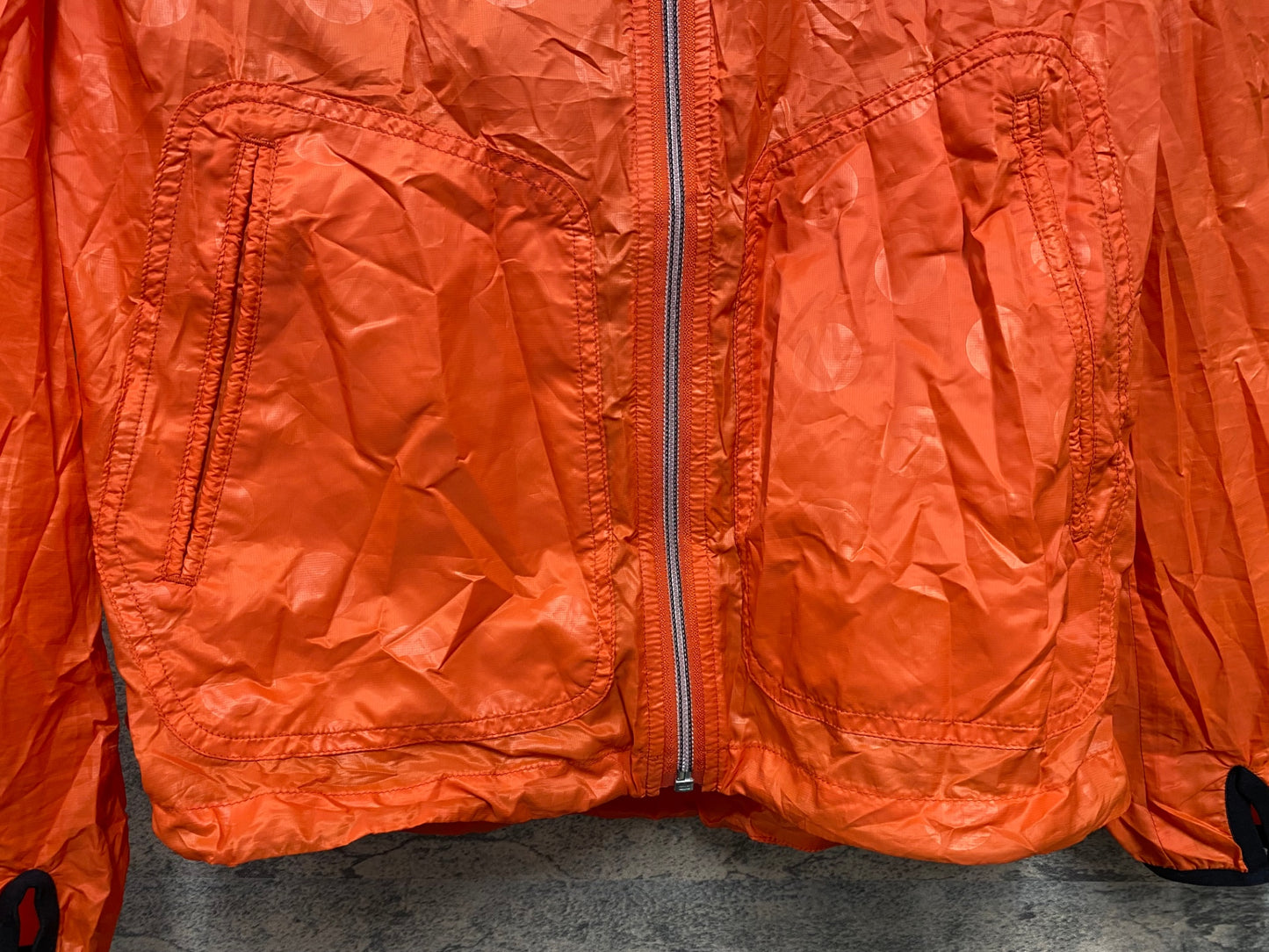 JB769 ナリフリ narifuri ウィンドブレーカー 赤 M