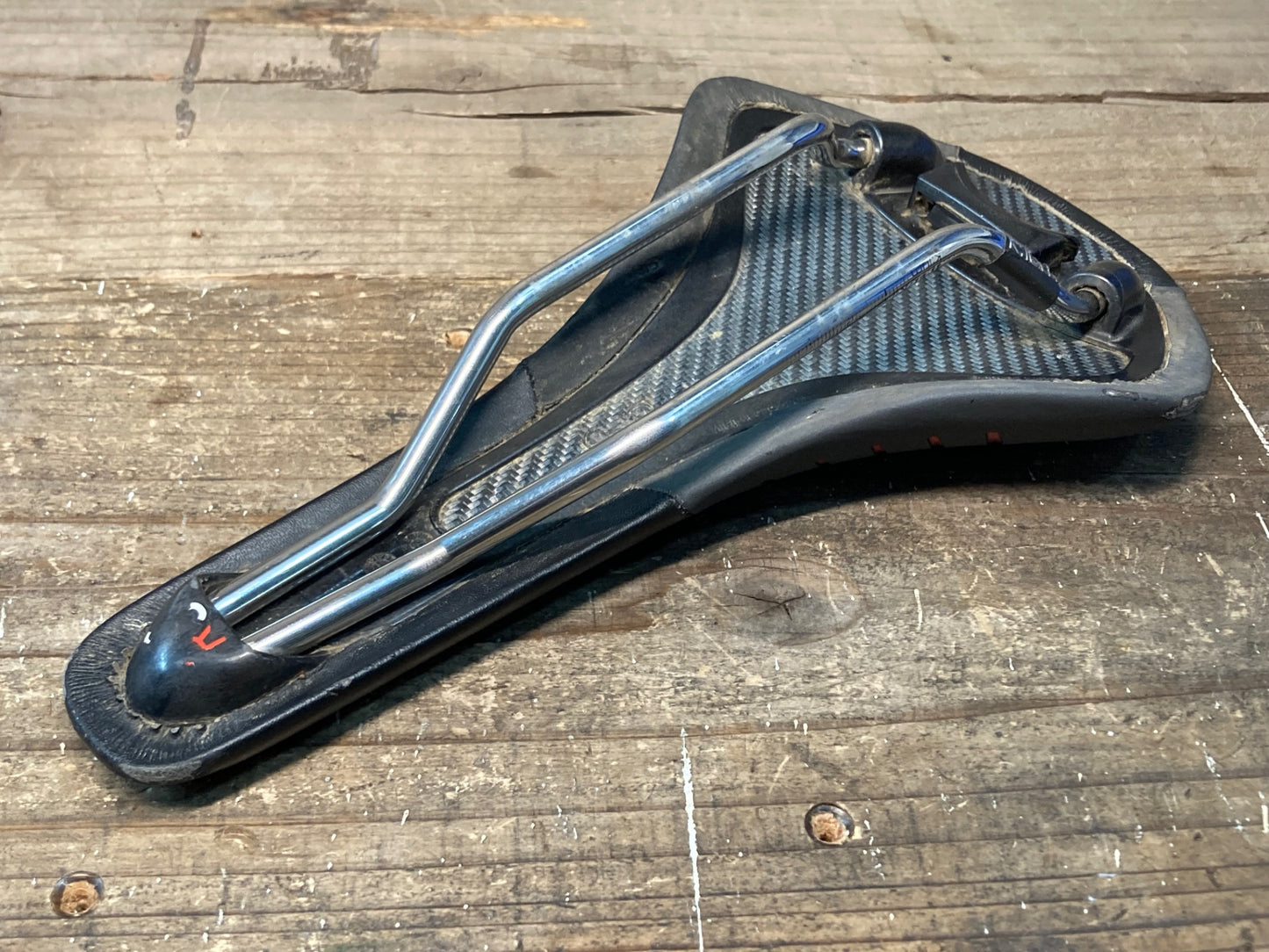 IM994 フィジーク fizik アンタレス ANTARES R3 サドル 黒 座面たわみ