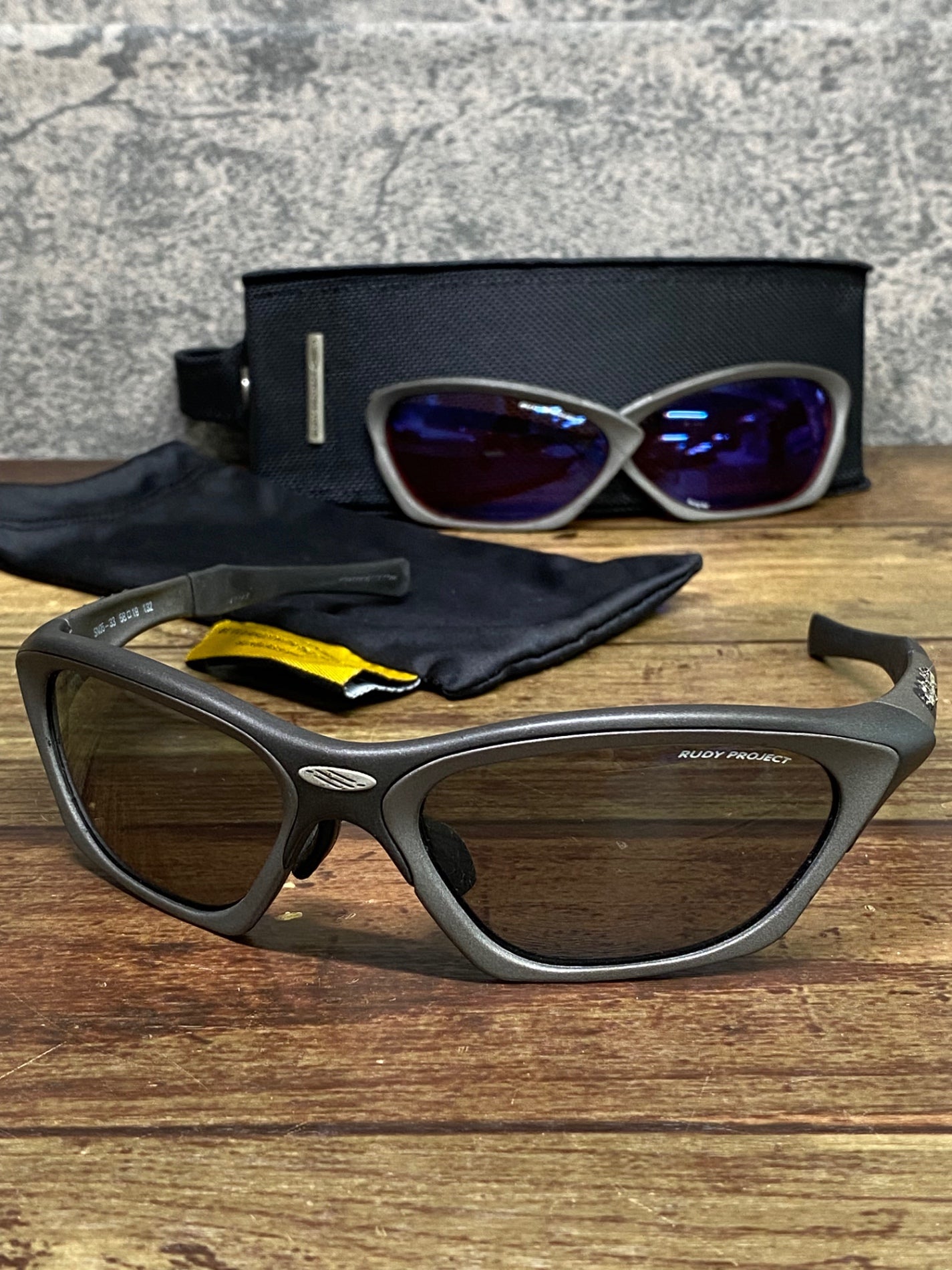 IX542 ルディプロジェクト RudyProject ホーラス HORUS サングラス アイウェア ※テンプル部エンブレム錆あり