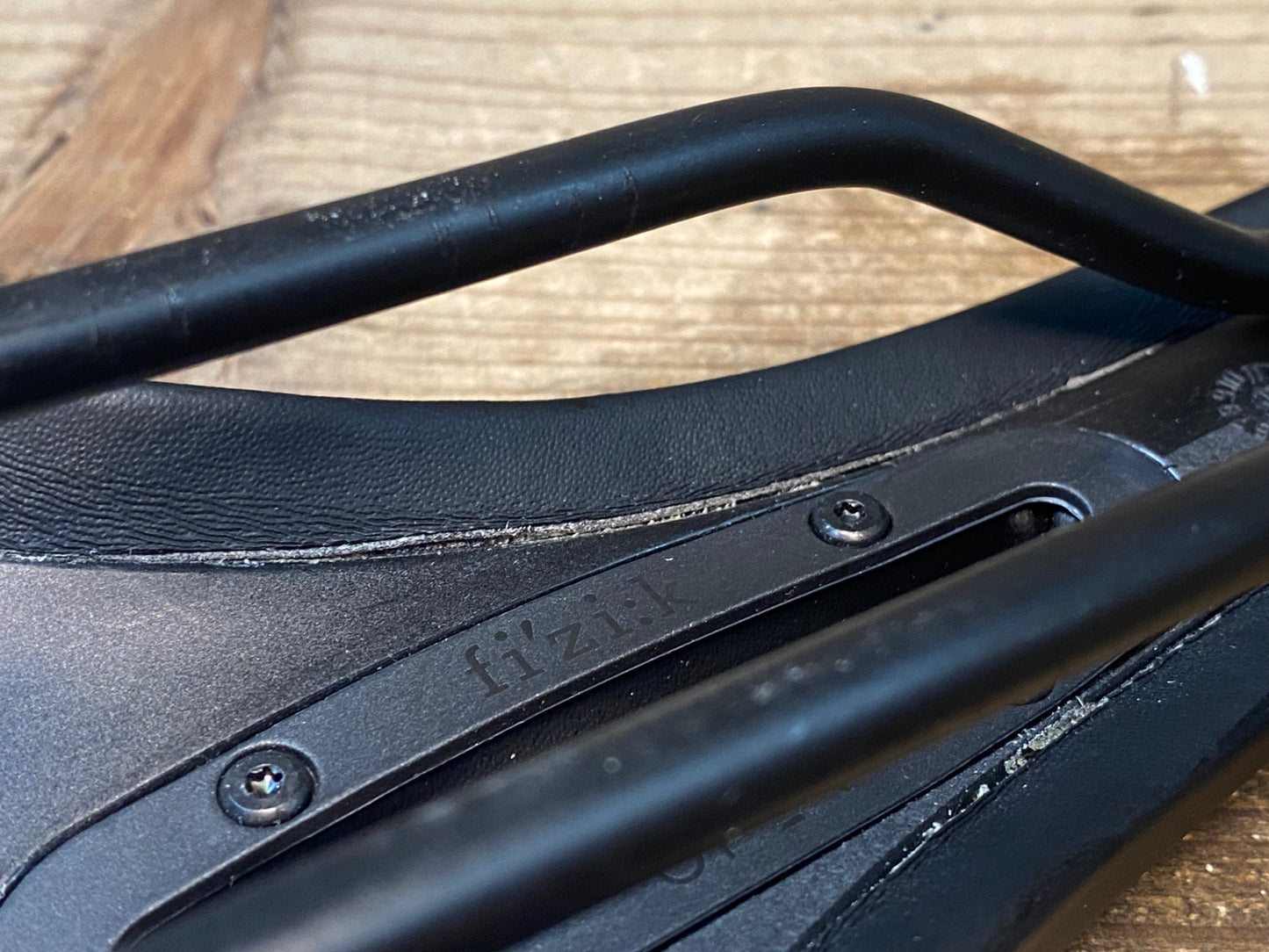 IT378 フィジーク FIZIK アンタレス ANTARES R5 OPEN REGULAR サドル 黒