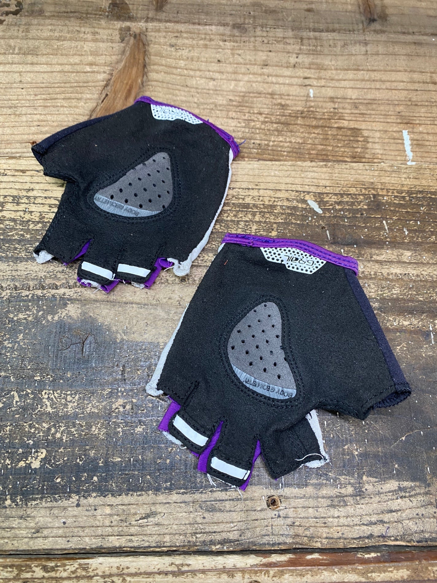 JB089 スペシャライズド SPECIALIZED GRAIL 指切り グローブ 白 紫 S