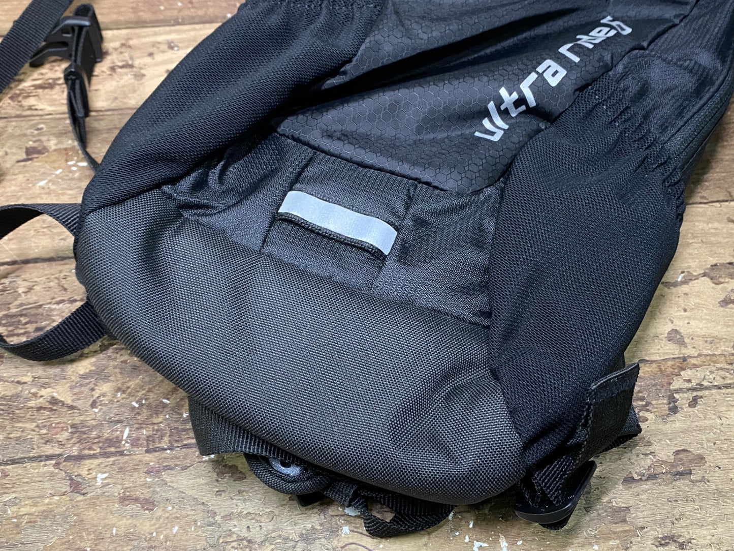 IM711 ドイター deuter ウルトラライド Ultra Ride 6 バックパック 黒 6リットル