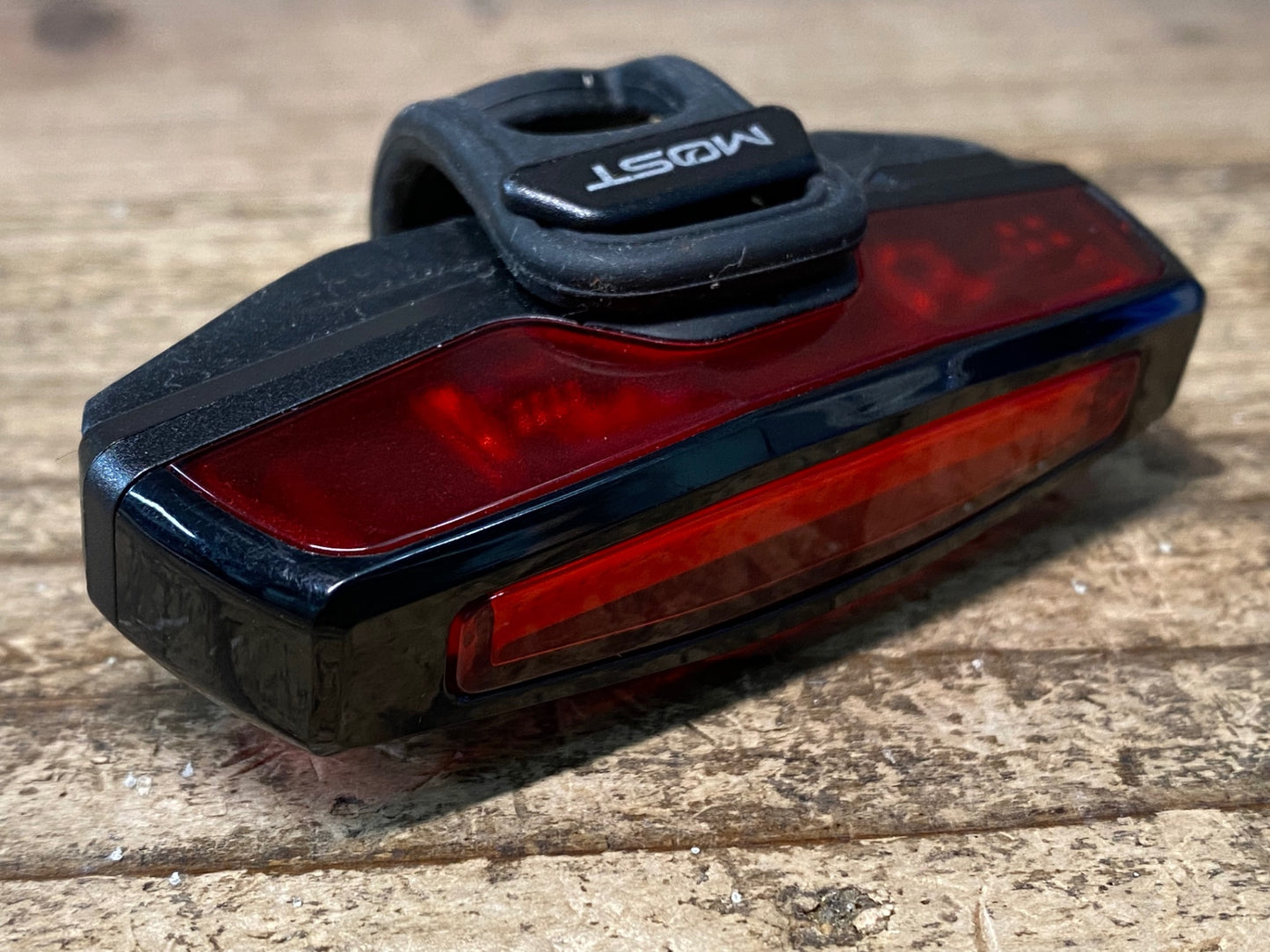 IT514 モスト MOST テールランプ 黒 赤 点灯確認済み