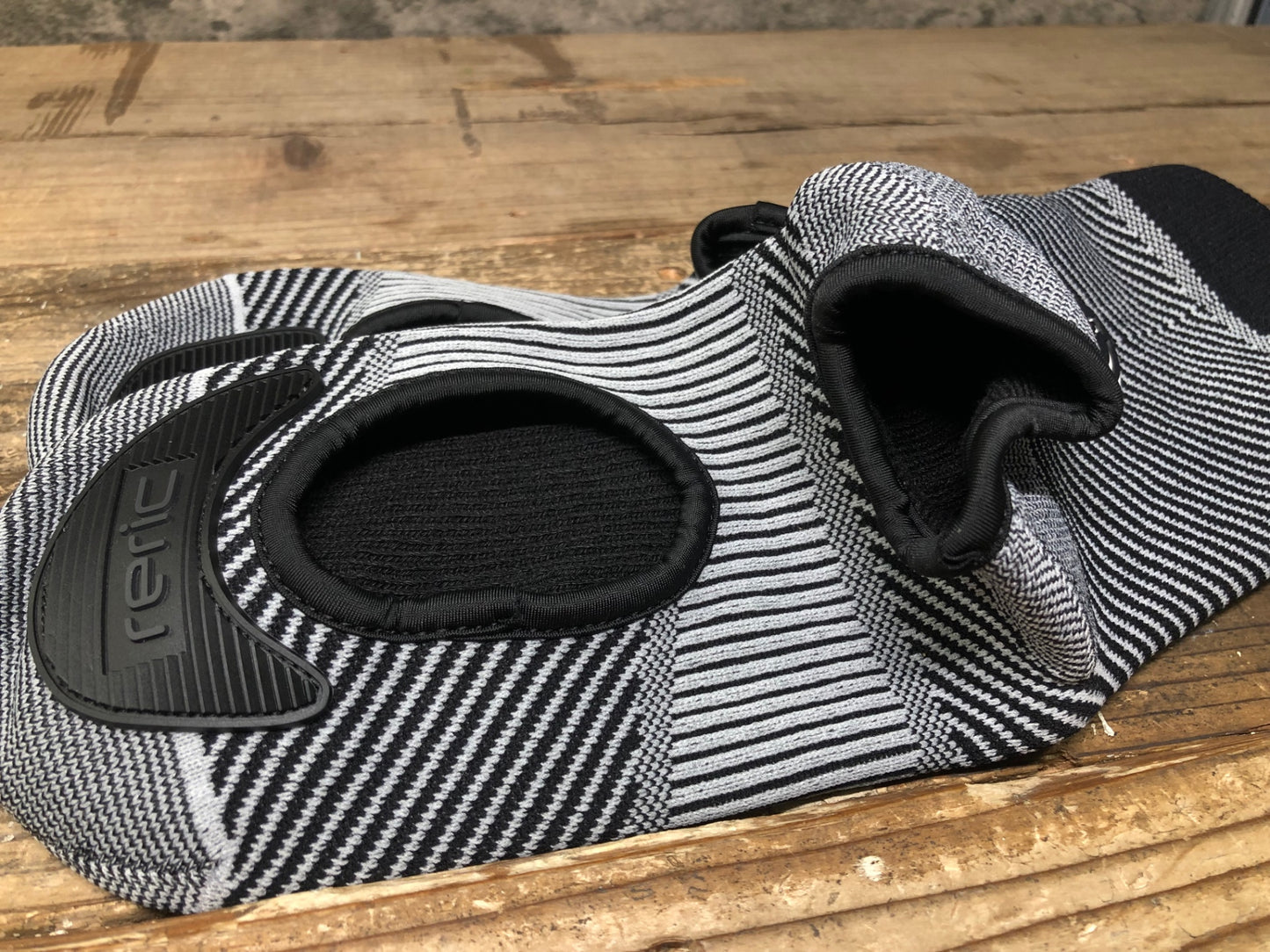 IX049 レリック reric シューズカバー 白黒 M