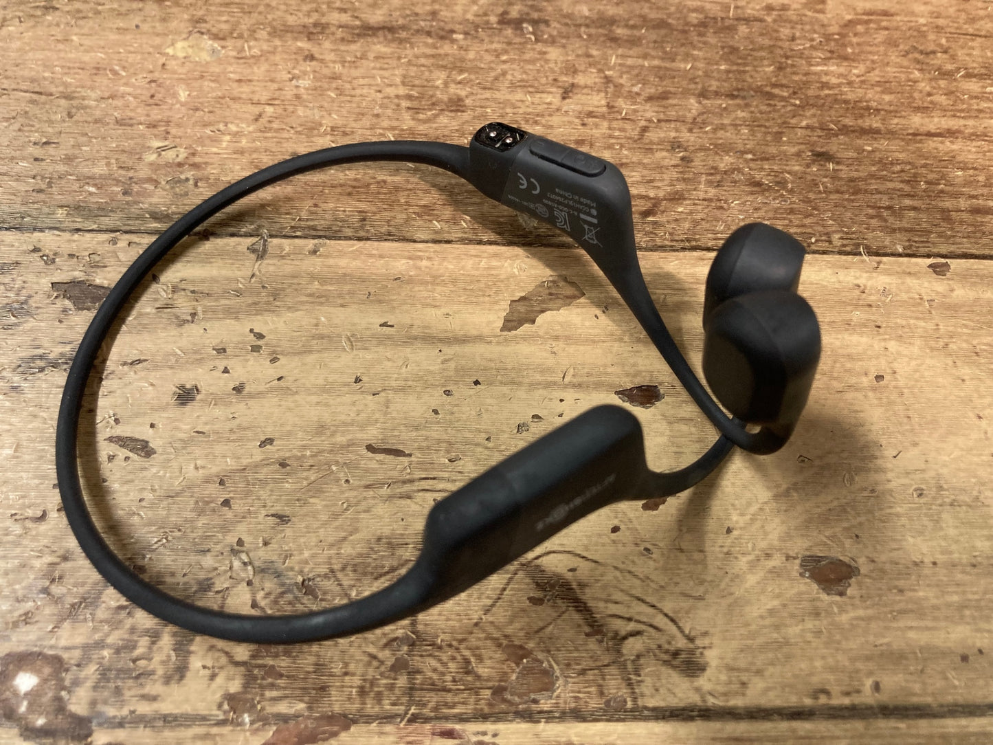 ID214 AFTERSHOKZ Aeropex AS800 グレー 骨伝導ワイヤレスヘッドホン ※動作確認済