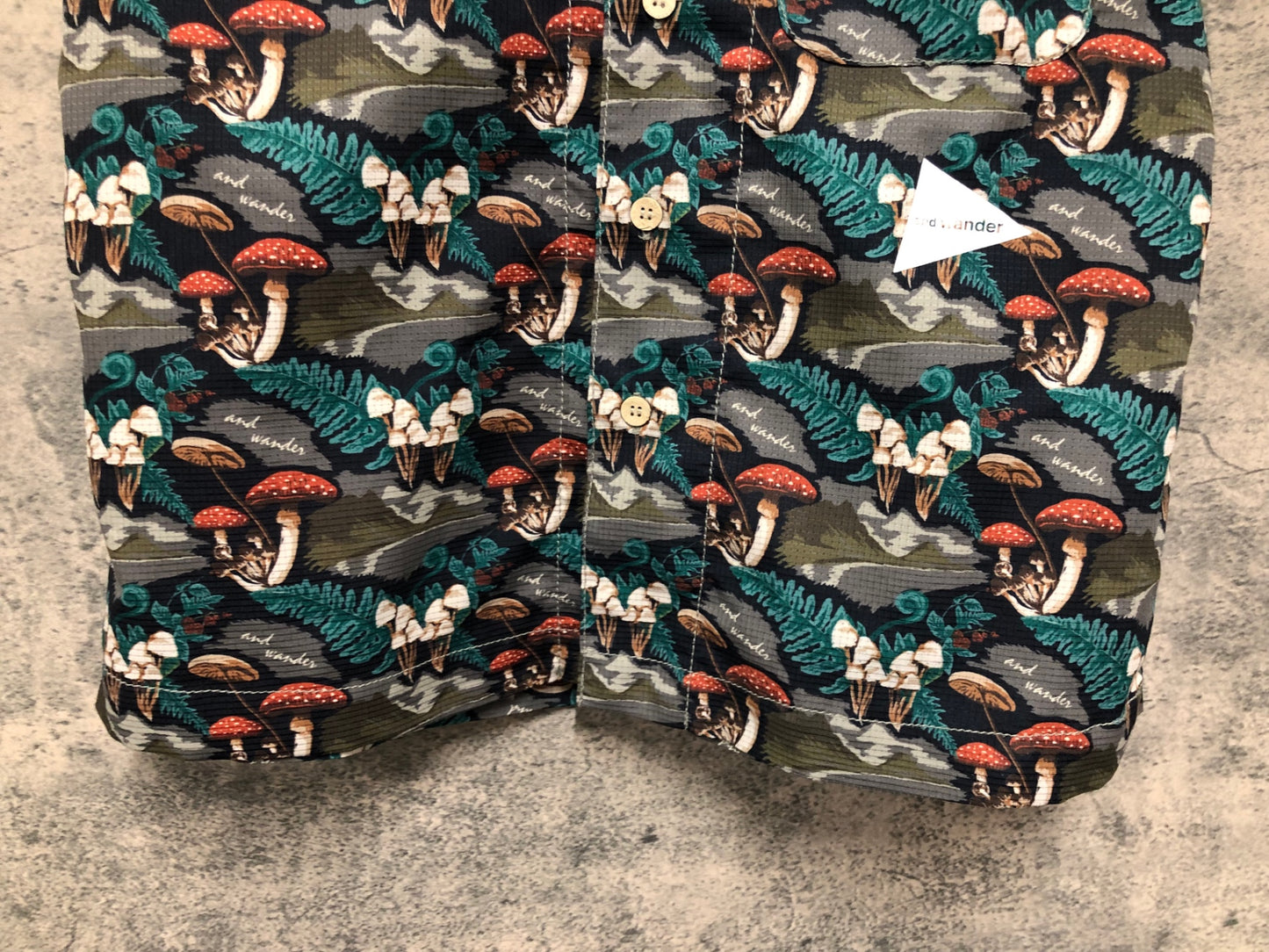 IY018 アンドワンダー and wander 半袖 ドライ アロハシャツ グレー 緑 総柄 S-M相当