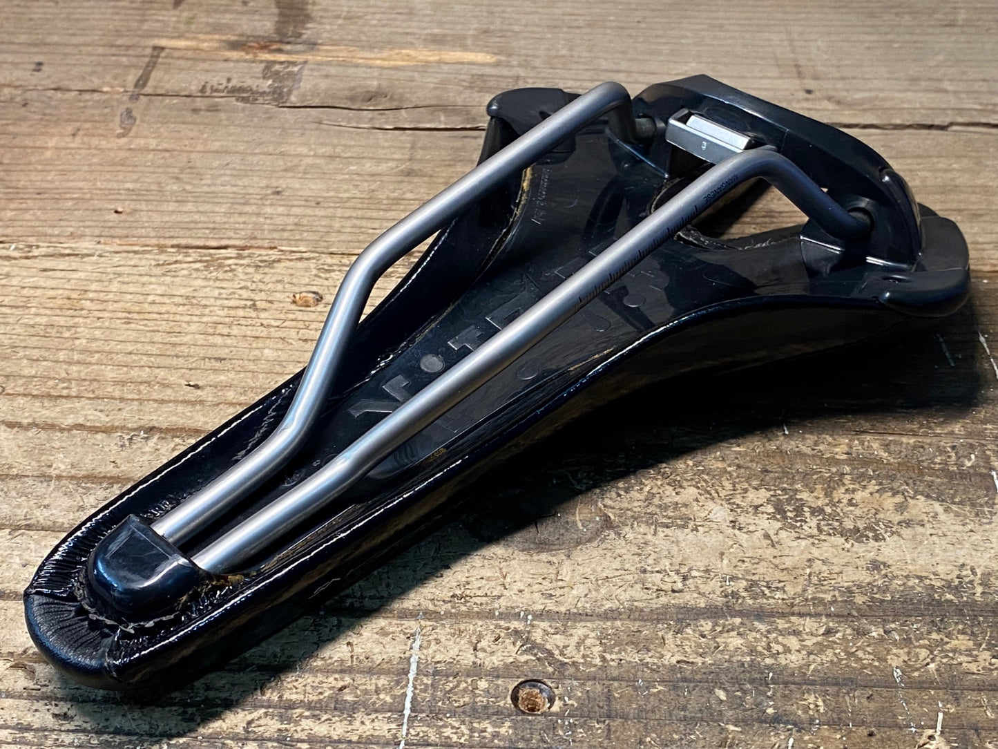 IY541 フィジーク fizik アルデア ARDEA VS サドル MANGANESE 黒