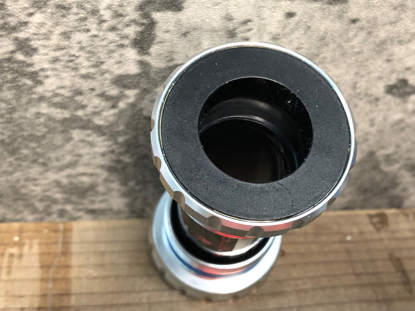 IN841 スギノ SUGINO BB ボトムブラケット MB-608 ボトムブラケット BB JIS/BSA 幅68mm 24mmシャフト対応 未使用