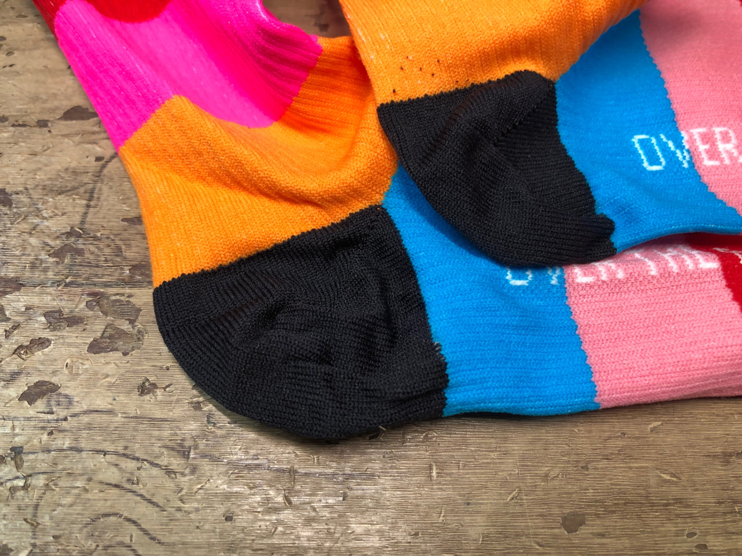 IO592 プッシュハード PUSH HARD ソックス レインボー 40-42