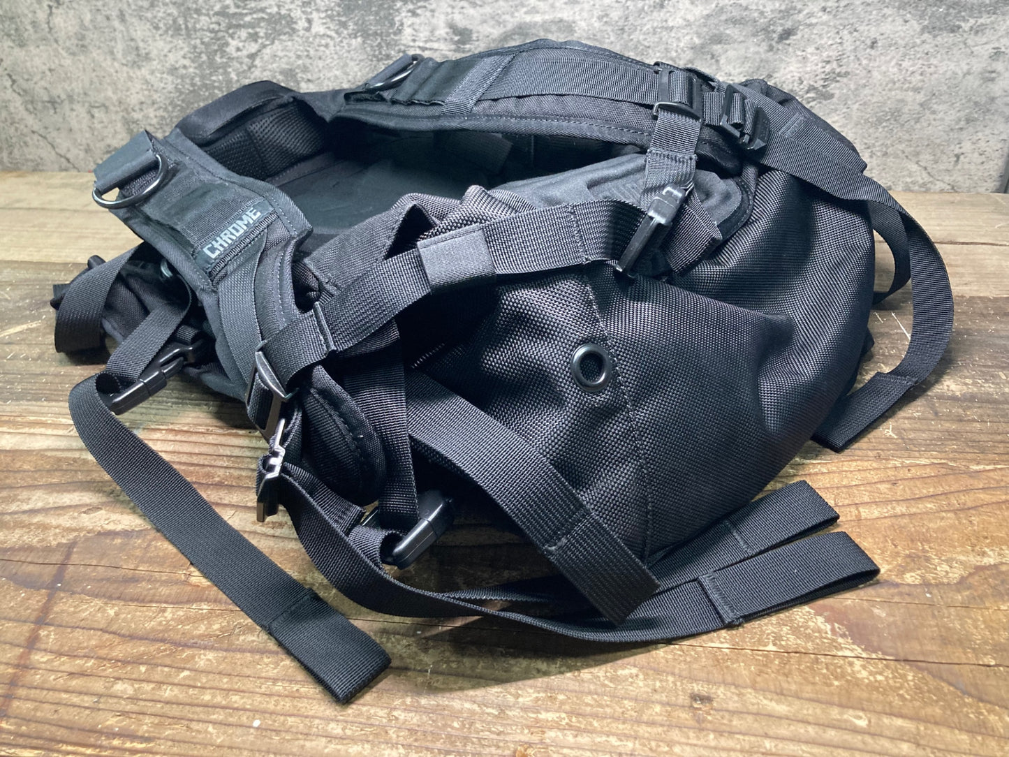 IU084 クローム CHROME WARSAW MEDIUM BACKPACK リュック バックパック 黒
