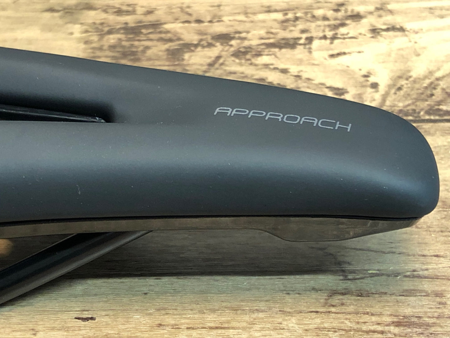 IQ960 ジャイアント GIANT APPROACH サドル 黒 スチールレール