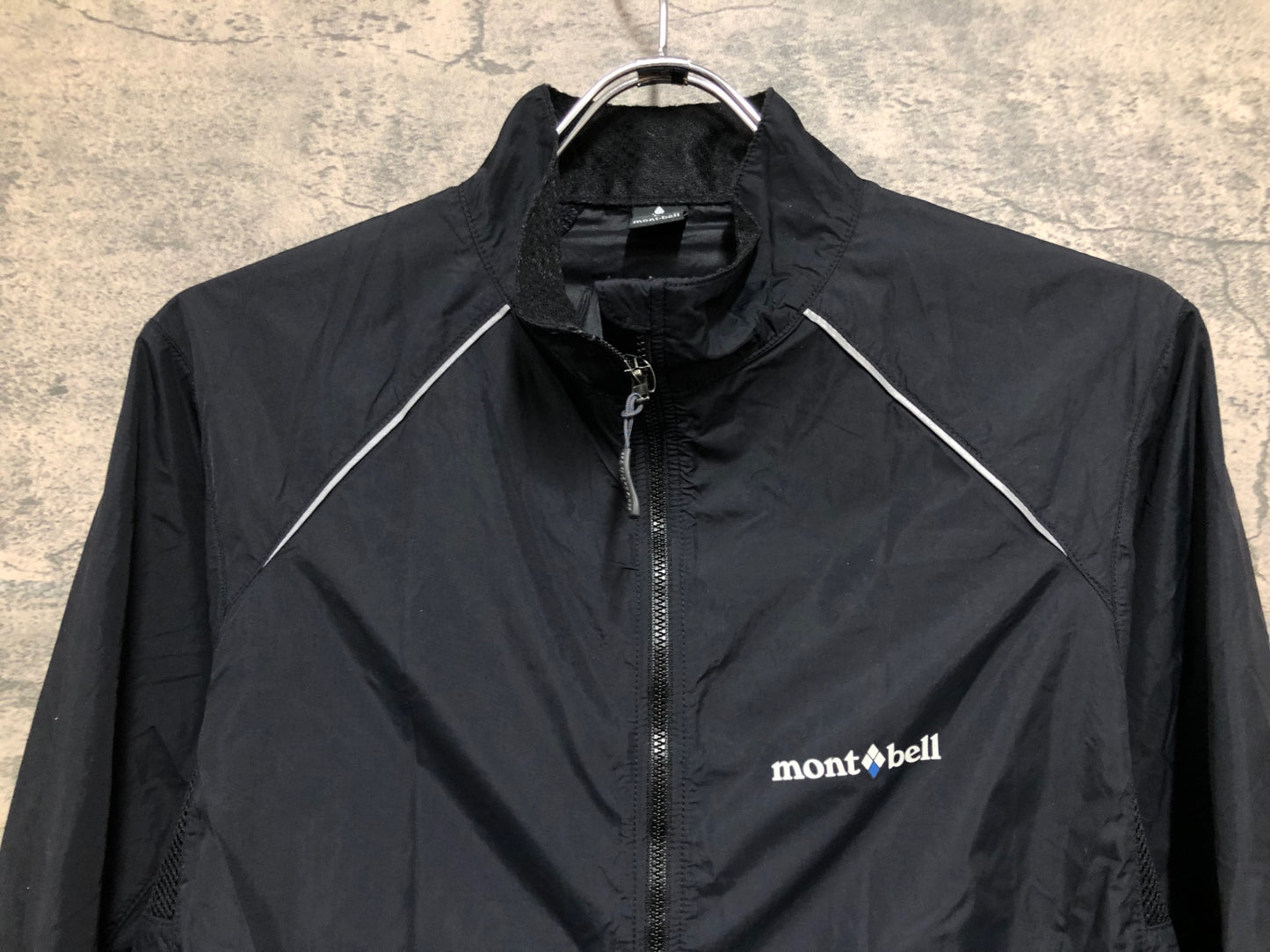 IZ923 モンベル mont-bell 長袖 ウィンドブレーカー 黒 L