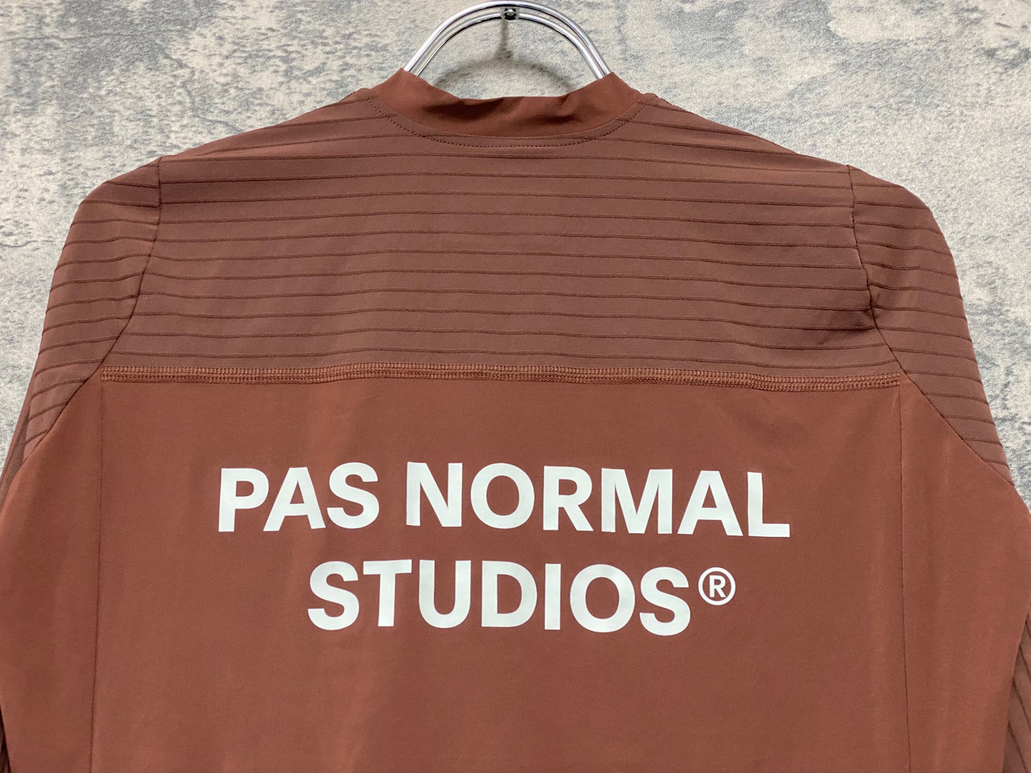 JC439 パスノーマルスタジオ Pas Normal Studios | Men's Essential Light Jersey 半袖 サイクルジャージ ブリック S