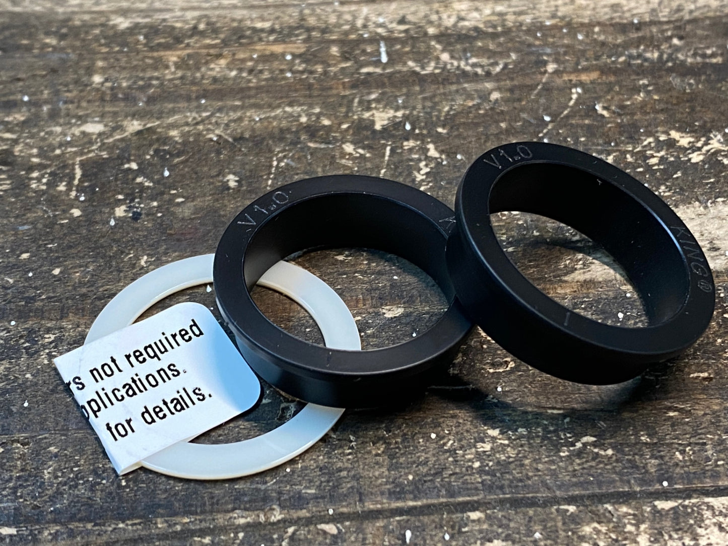 IY764 クリスキング CHRIS KING threadfit24 ボトムブラケット BB シルバー