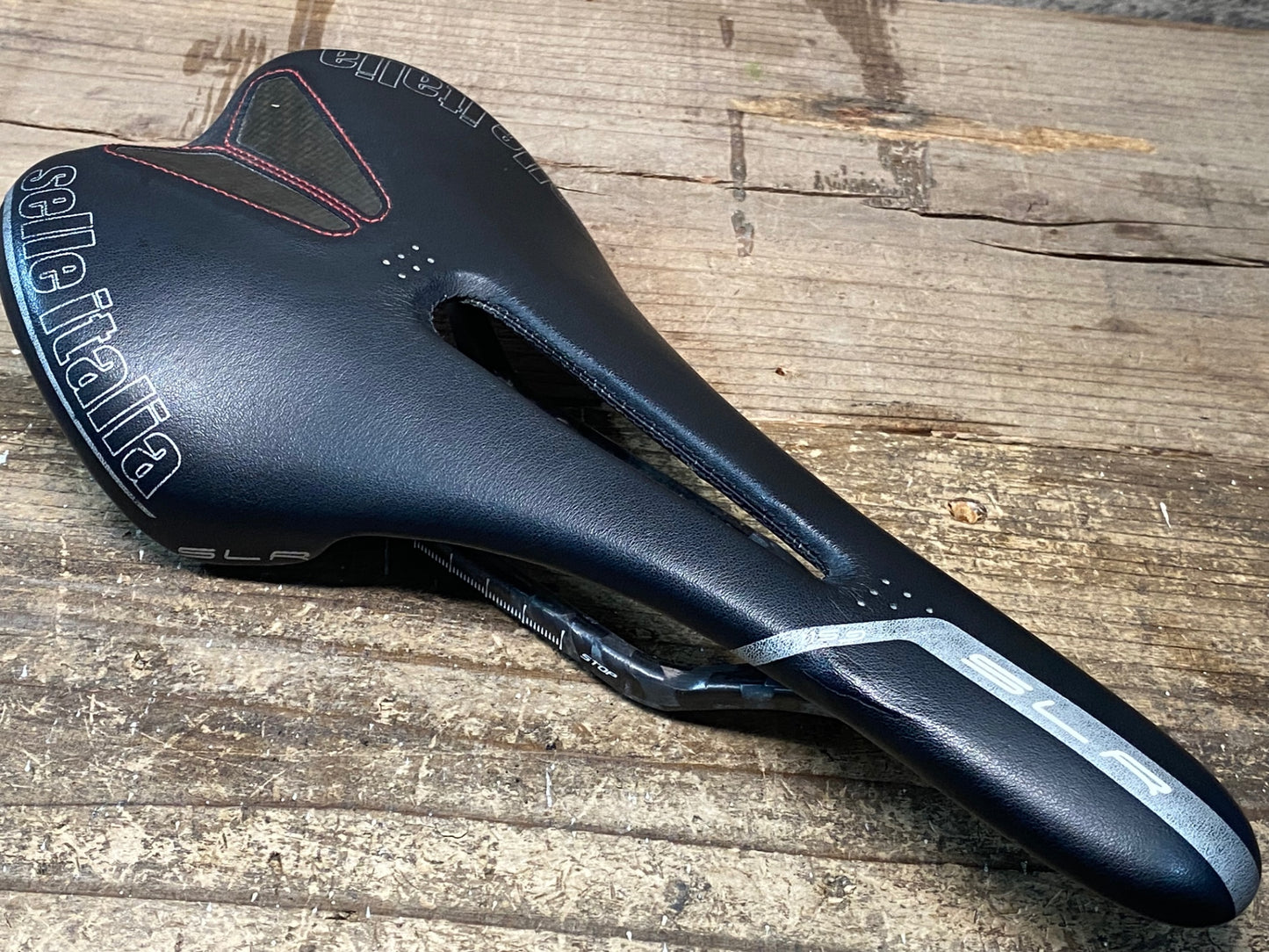 IW283 セライタリア Selle ITALIA SLR KIT CARBONIO FLOW サドル 132mm カーボン