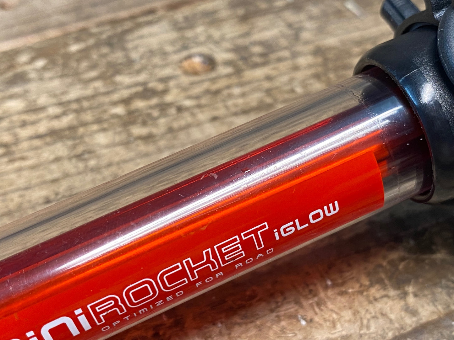 IY221 トピーク TOPEAK mini rocket iglow 携帯空気入れ テールライト 赤 黒 ※点灯確認済み