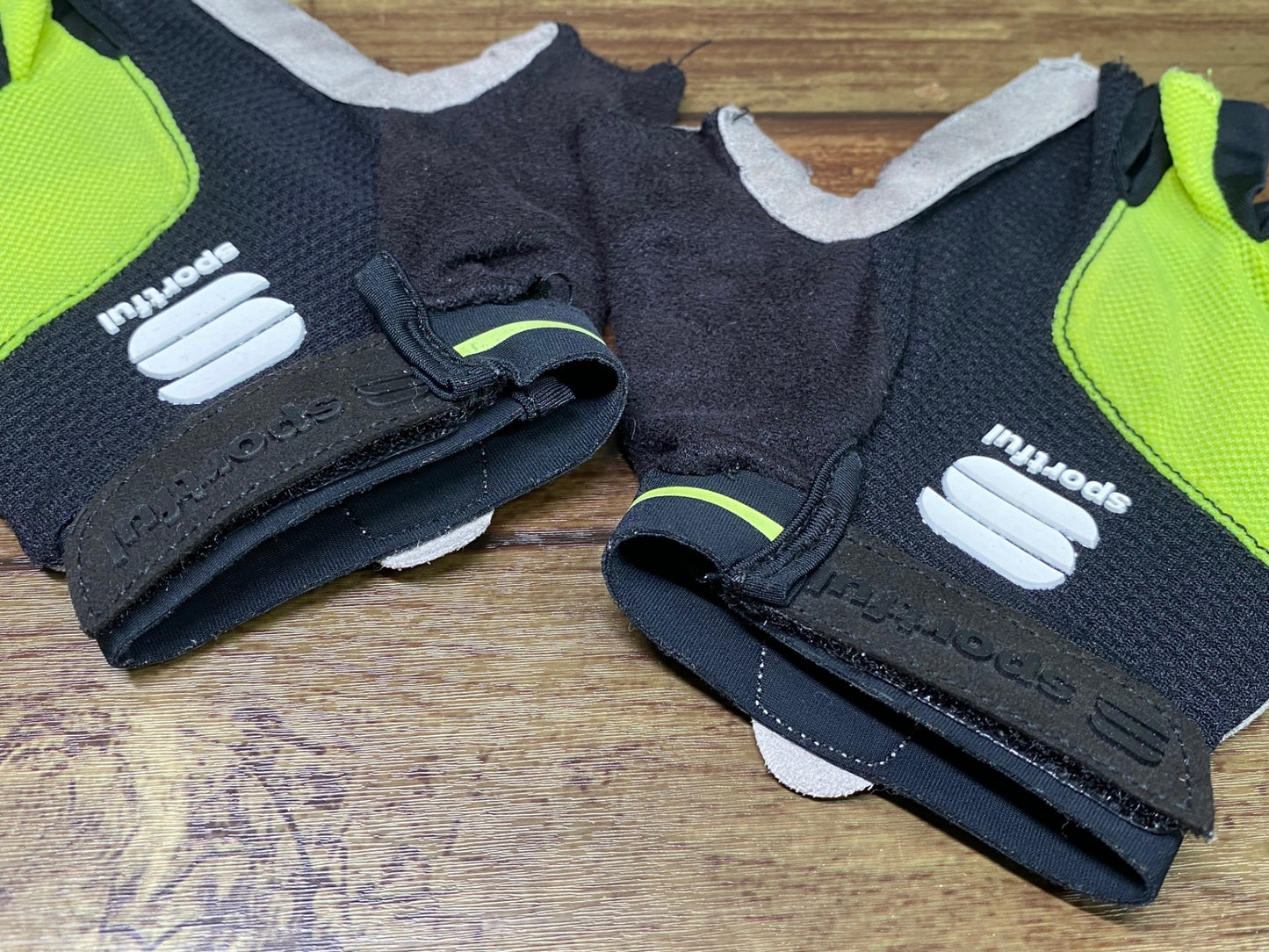 IY619 スポーツフル Sportful 指切り グローブ 黒 黄 ※サイズ不明、タグカット