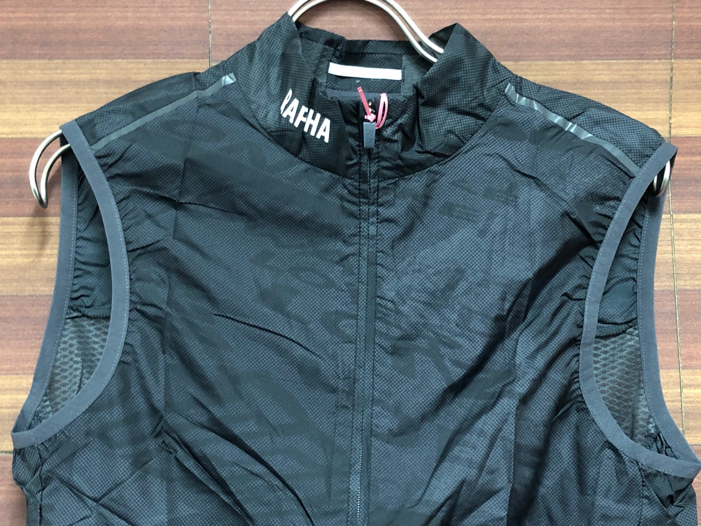 IO644 ラファ Rapha PRO TEAM LIGHTWEGHT 防風 サイクルベスト ジレ M グレー